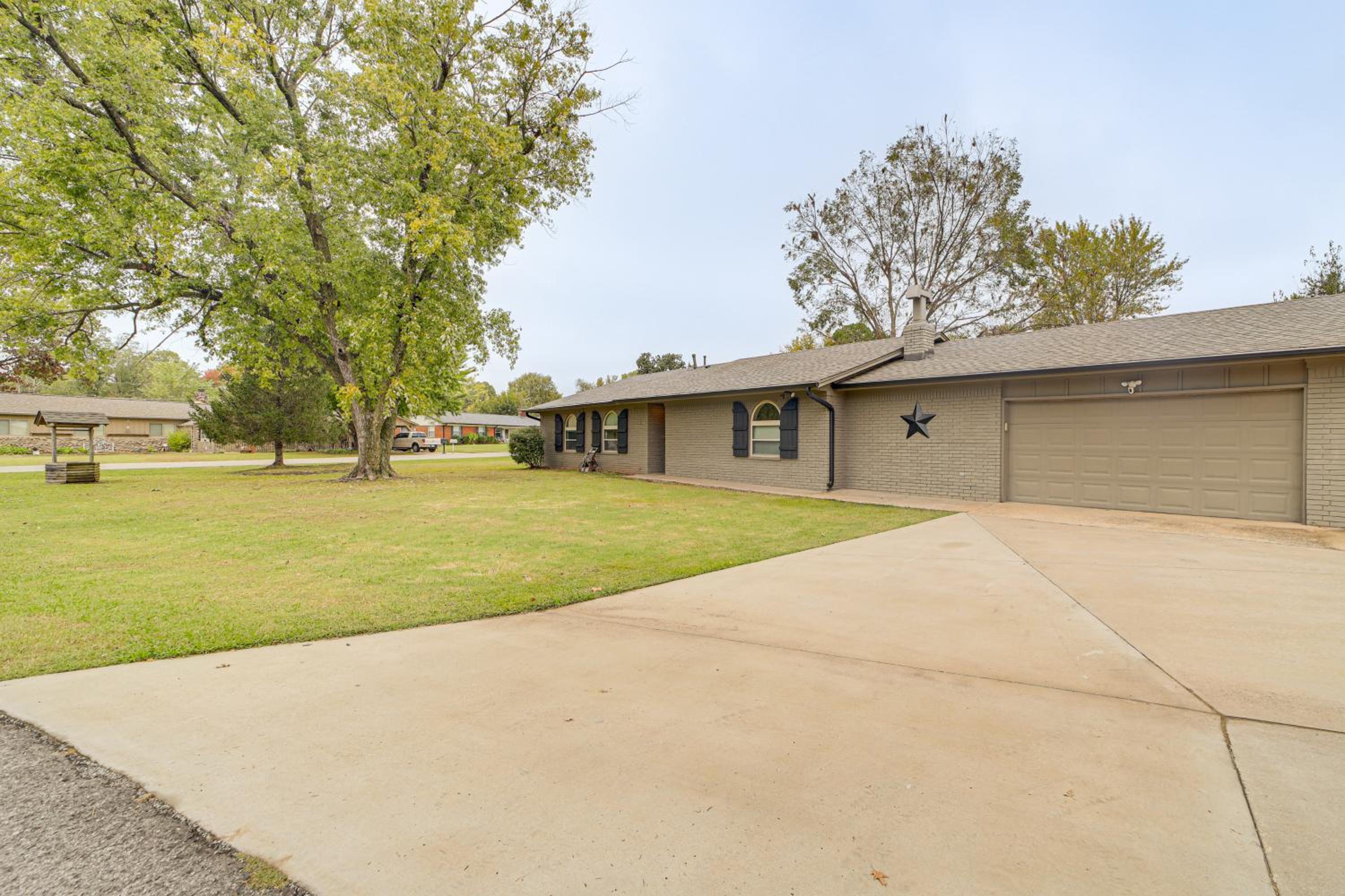 Family-Friendly Tulsa Suburb Home By Parks and River