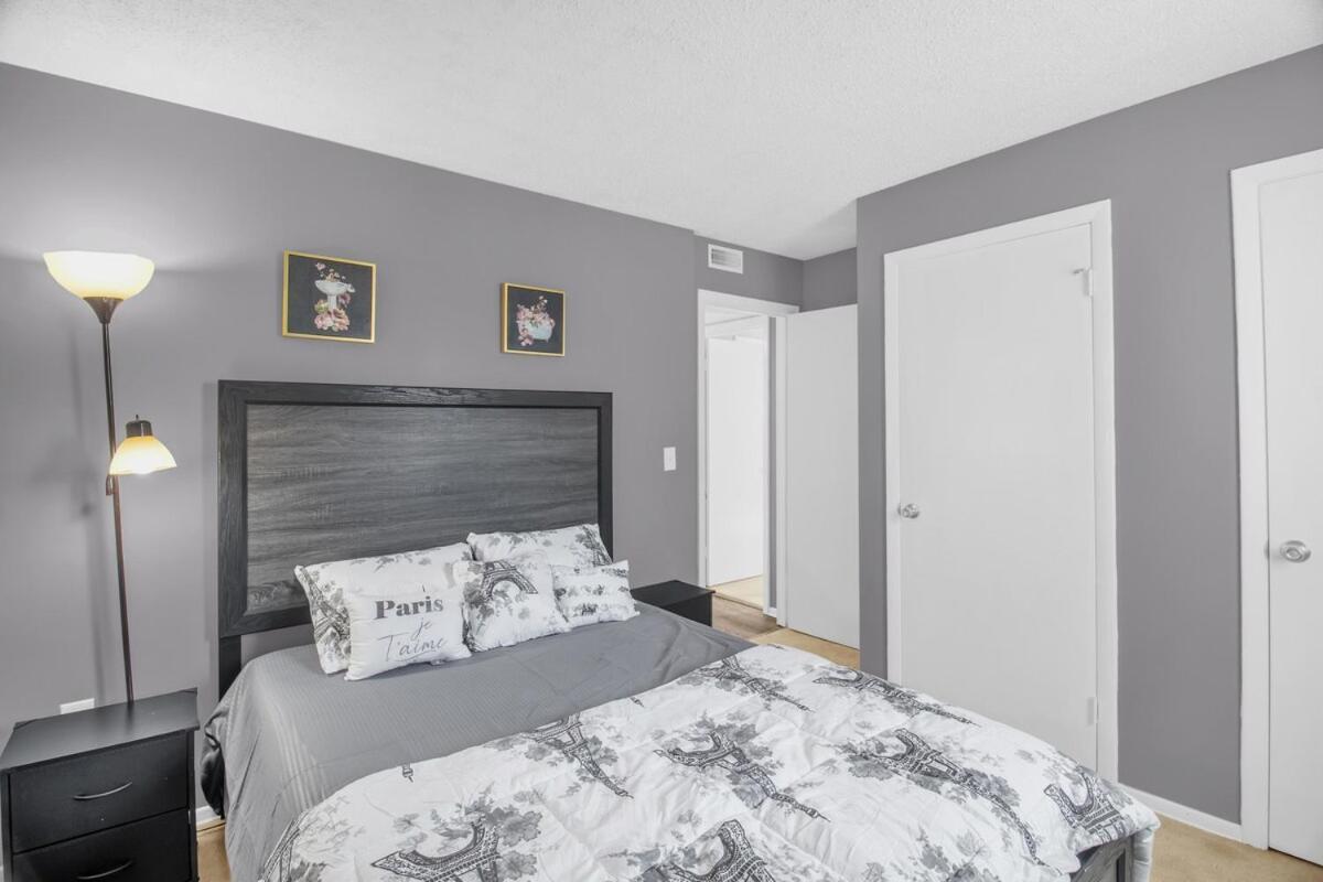 Modern 3BR 2 bathroom Near High Point University & Market Sleeps 6