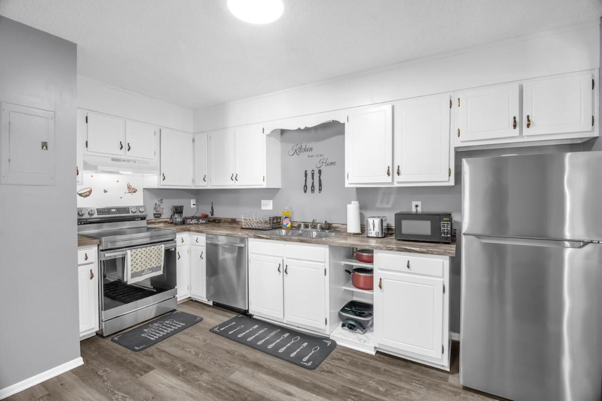 Modern 3BR 2 bathroom Near High Point University & Market Sleeps 6