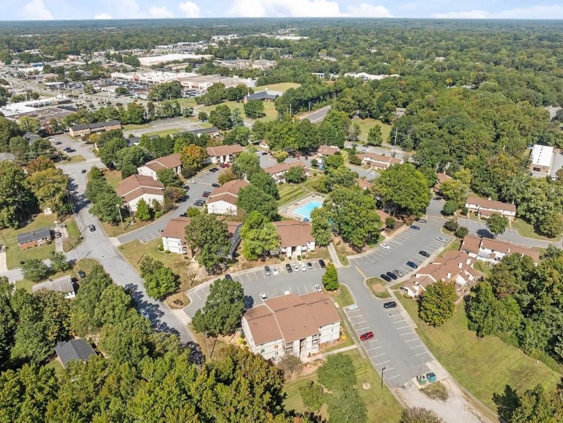 Modern 3BR 2 bathroom Near High Point University & Market Sleeps 6