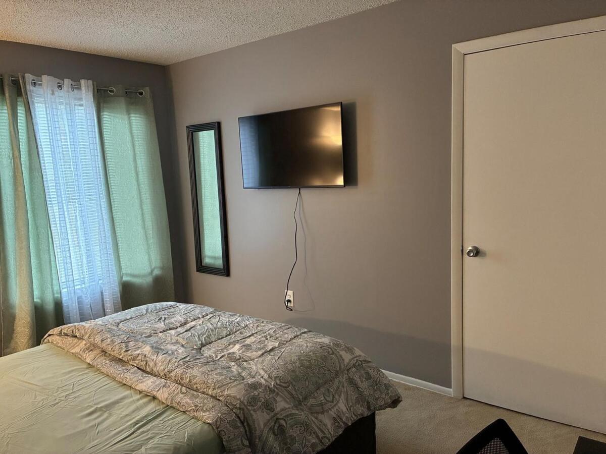 Modern 3BR 2 bathroom Near High Point University & Market Sleeps 6