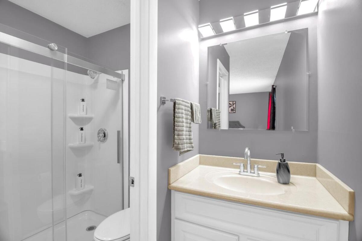 Modern 3BR 2 bathroom Near High Point University & Market Sleeps 6