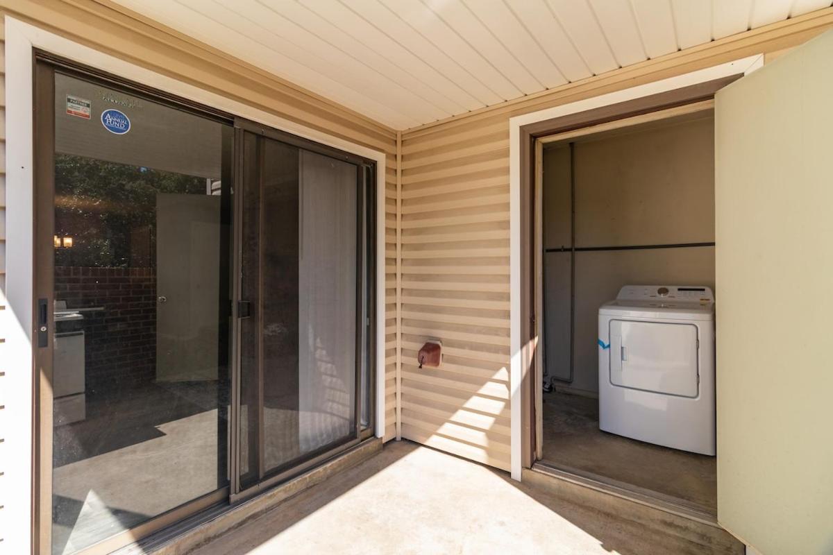 Modern 3BR 2 bathroom Near High Point University & Market Sleeps 6