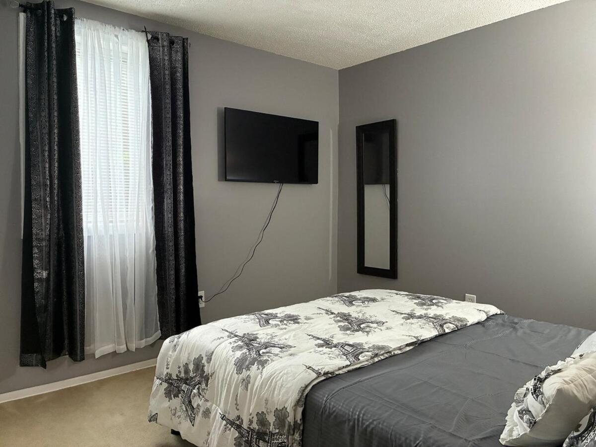 Modern 3BR 2 bathroom Near High Point University & Market Sleeps 6