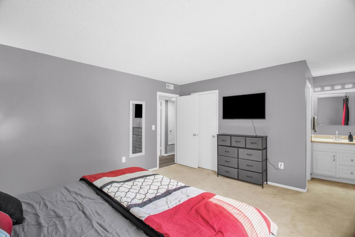 Modern 3BR 2 bathroom Near High Point University & Market Sleeps 6