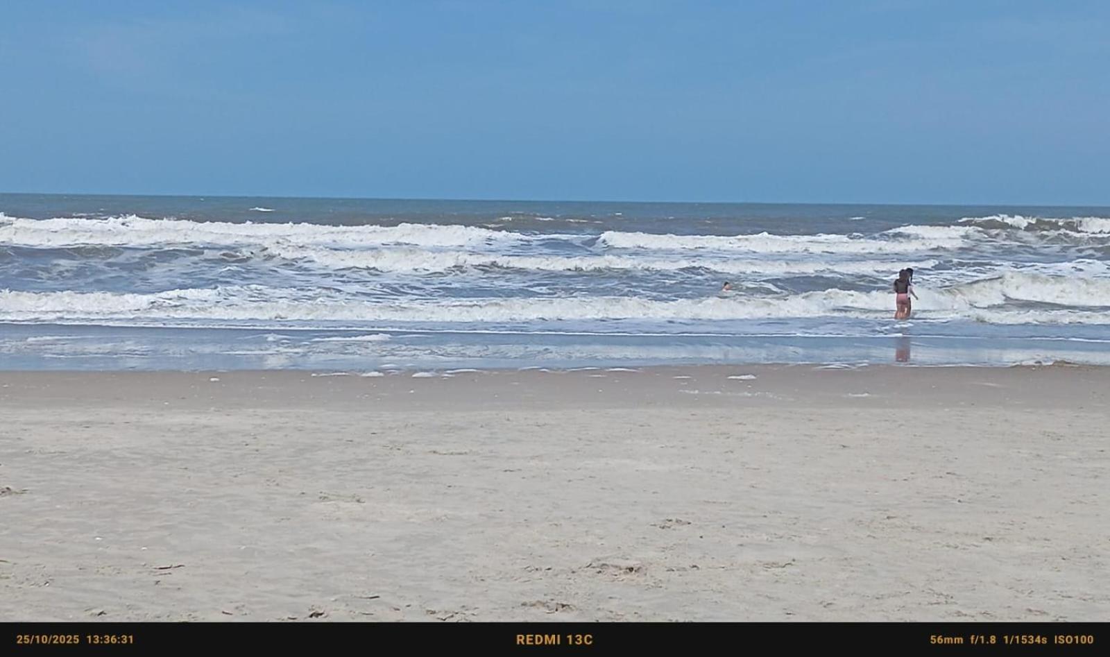 aconchegante com piscina e churrasqueira, pertinho da praia