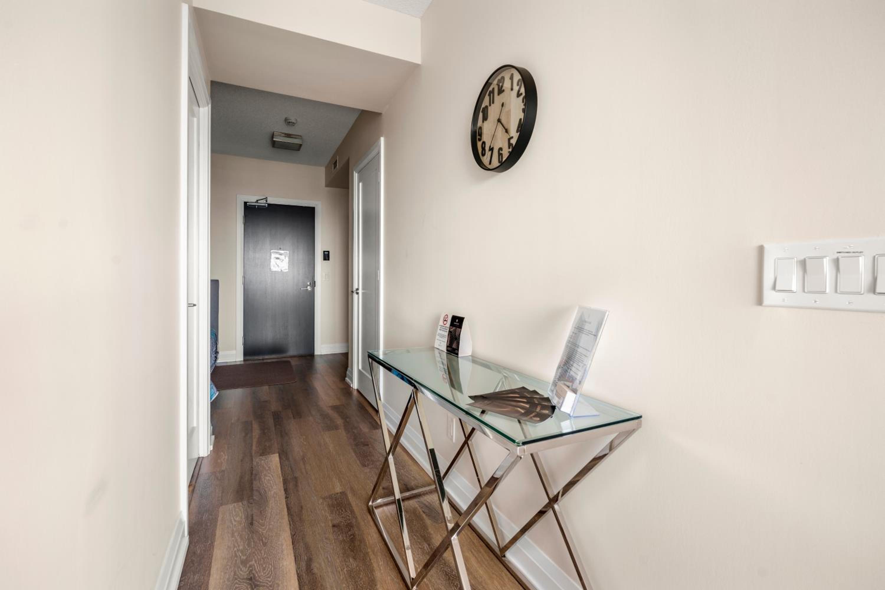 High Floor 1 Bedroom plus Den Condo Apartment City View North York Toronto