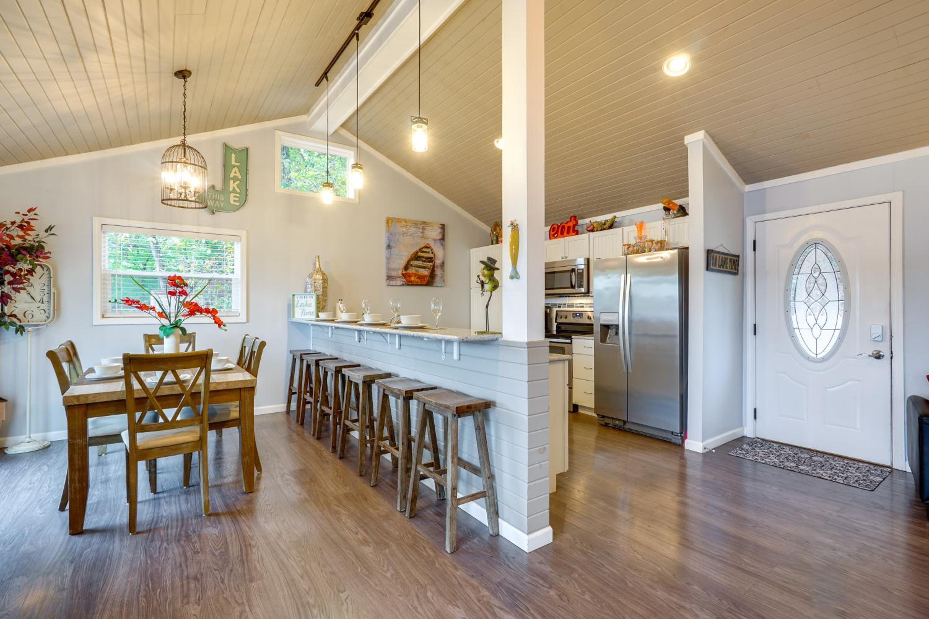 Families Welcome! Lake Ozark Getaway with Boat Slip
