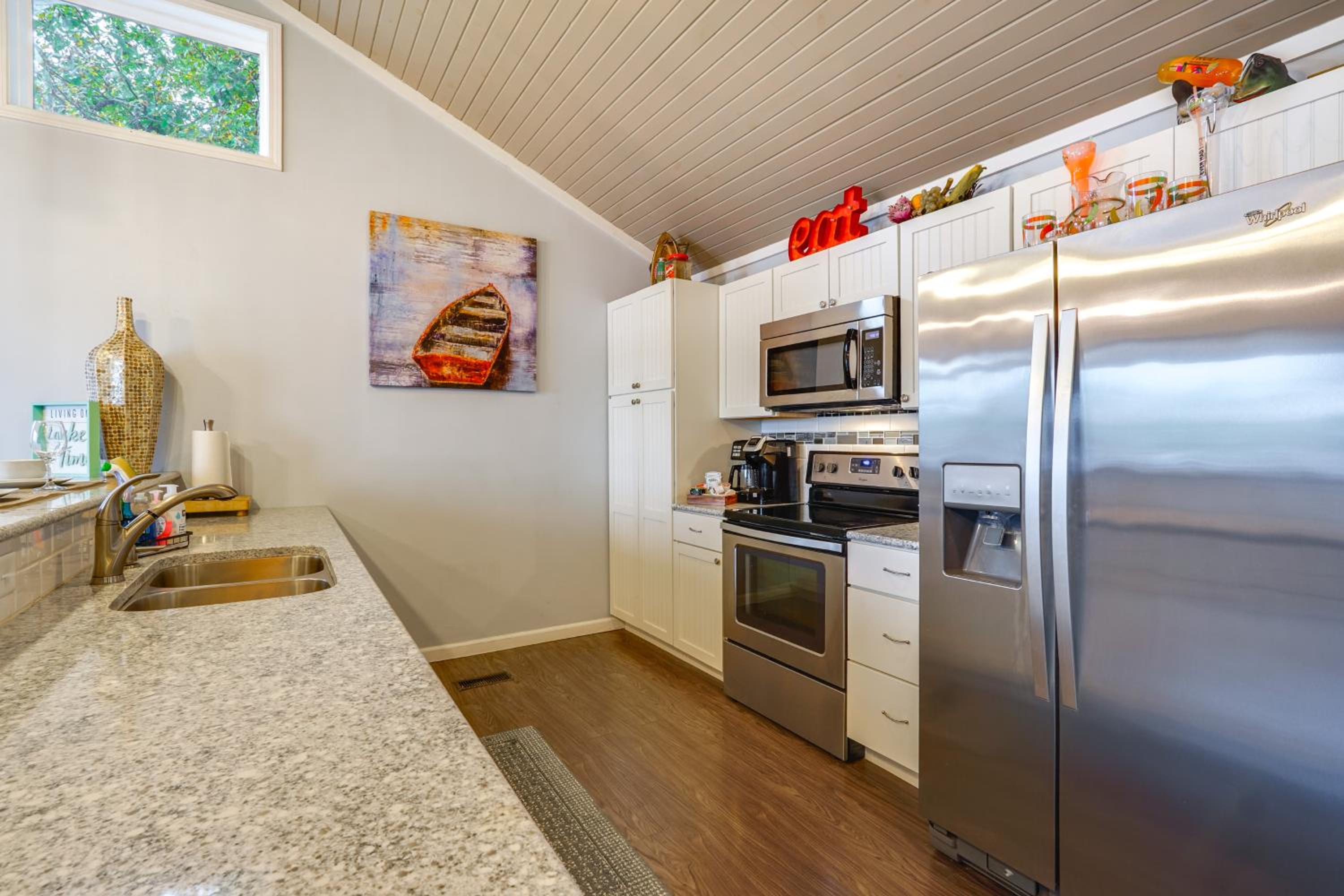 Families Welcome! Lake Ozark Getaway with Boat Slip