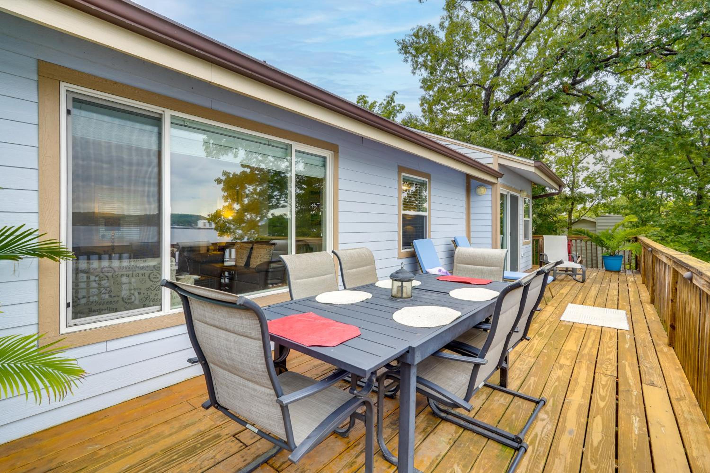 Families Welcome! Lake Ozark Getaway with Boat Slip