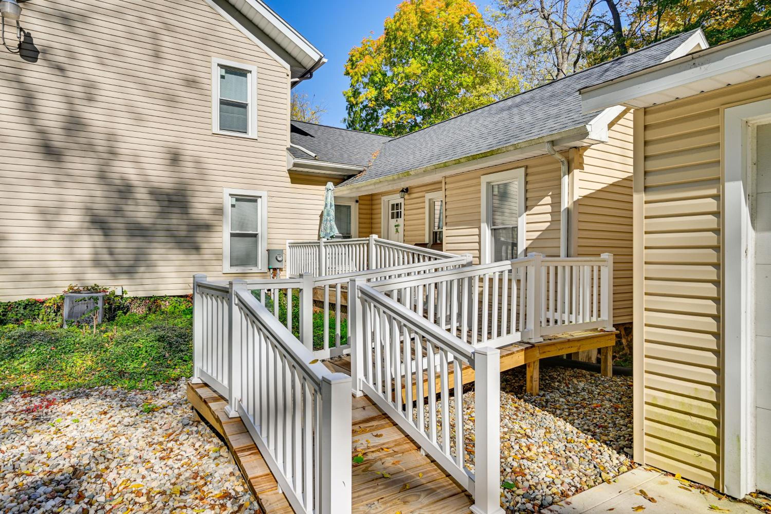 6 Mi to Notre Dame Family Retreat with Deck and Yard