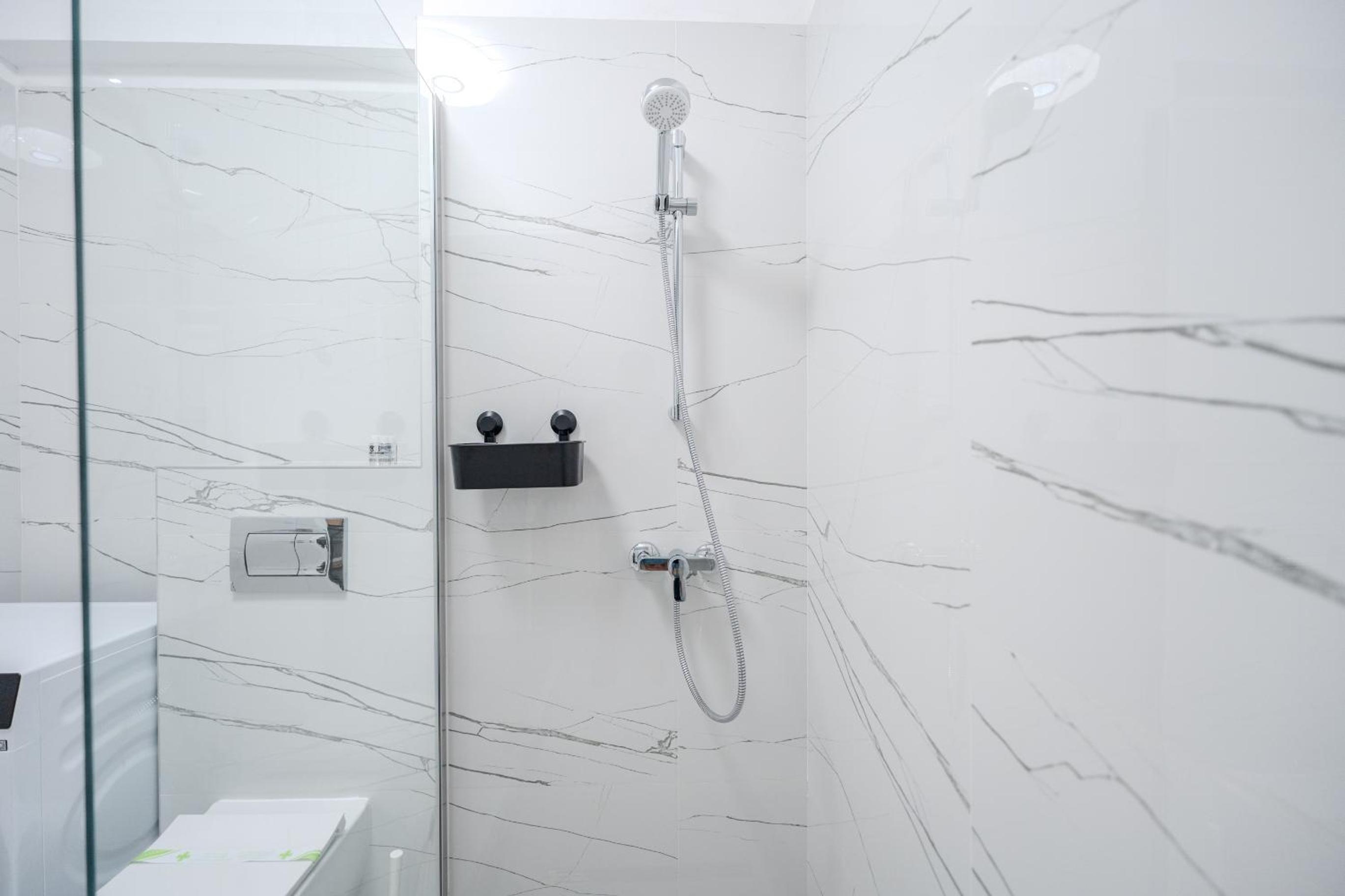 The Minimalist Retreat by Blvd 44B8 - Contemporary, Comfortable Stay