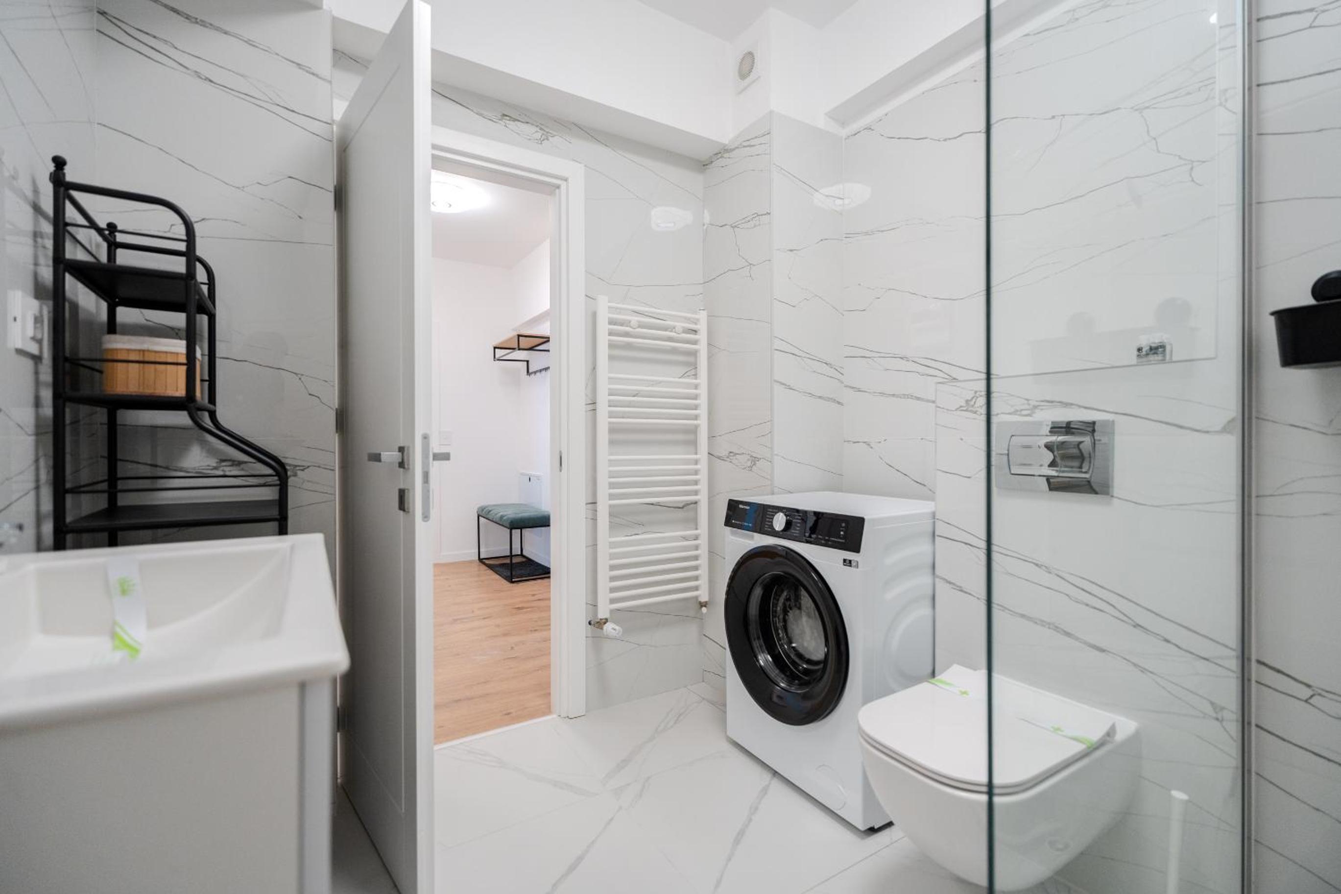 The Minimalist Retreat by Blvd 44B8 - Contemporary, Comfortable Stay