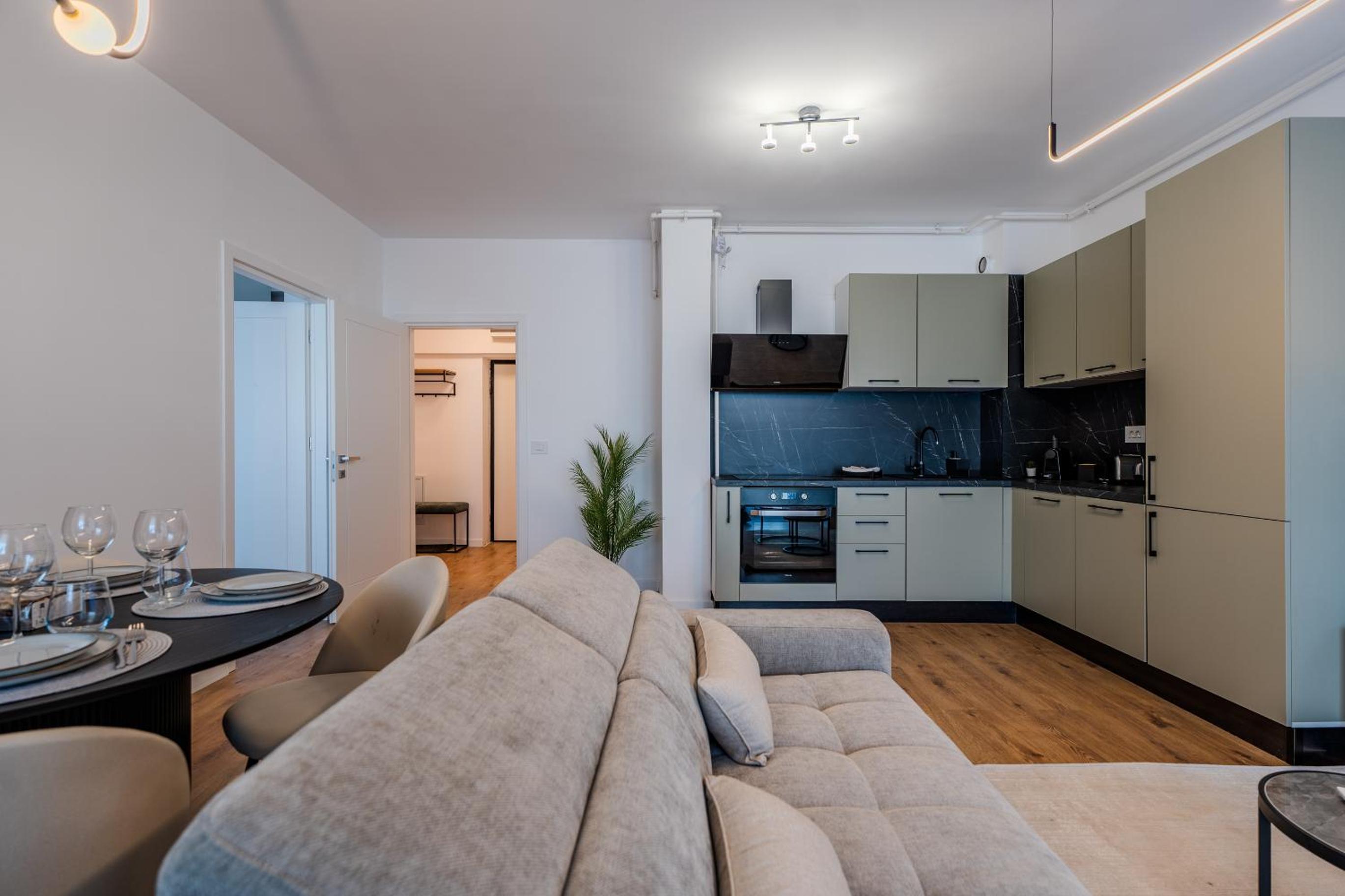 The Minimalist Retreat by Blvd 44B8 - Contemporary, Comfortable Stay