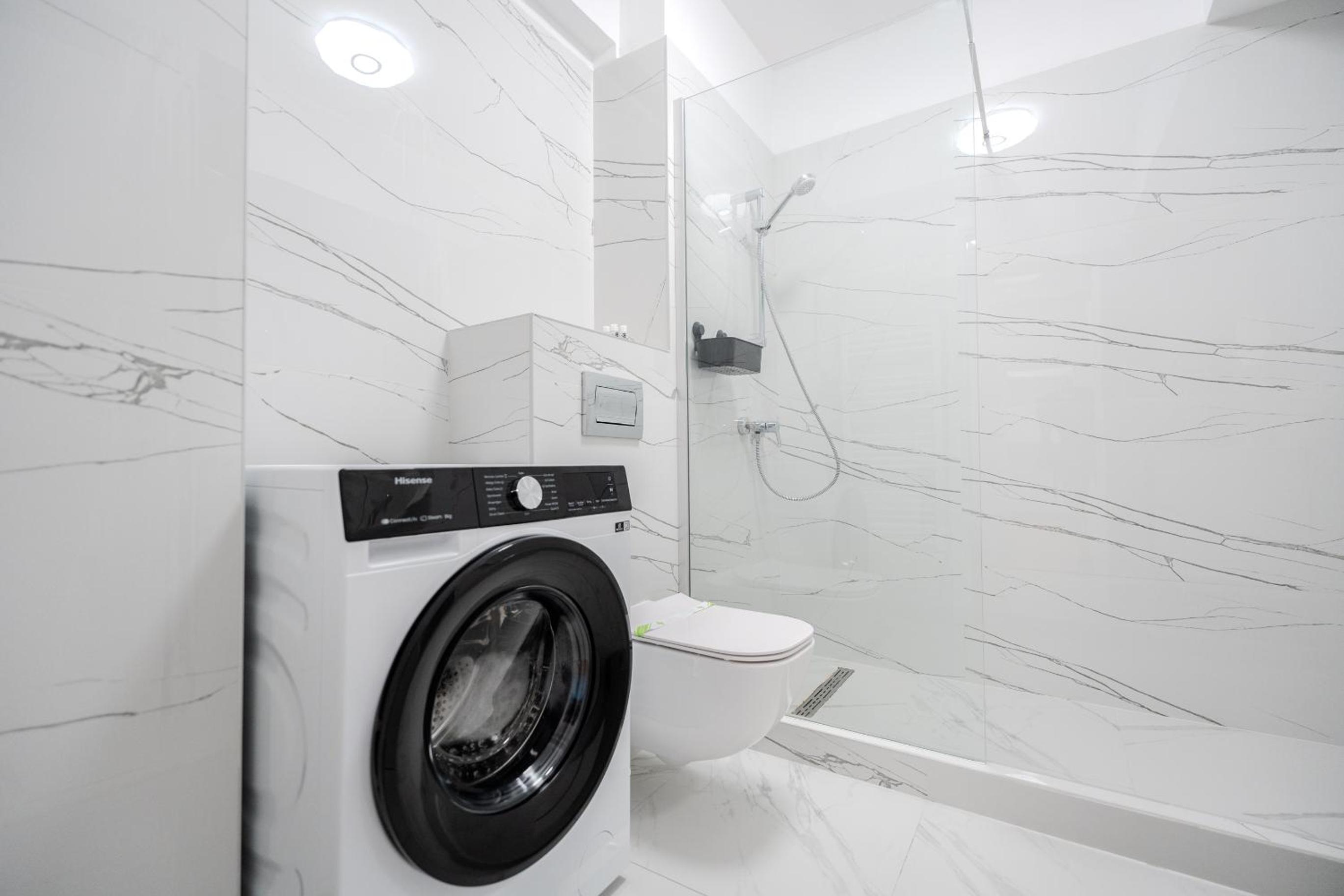 The Minimalist Retreat by Blvd 44B8 - Contemporary, Comfortable Stay