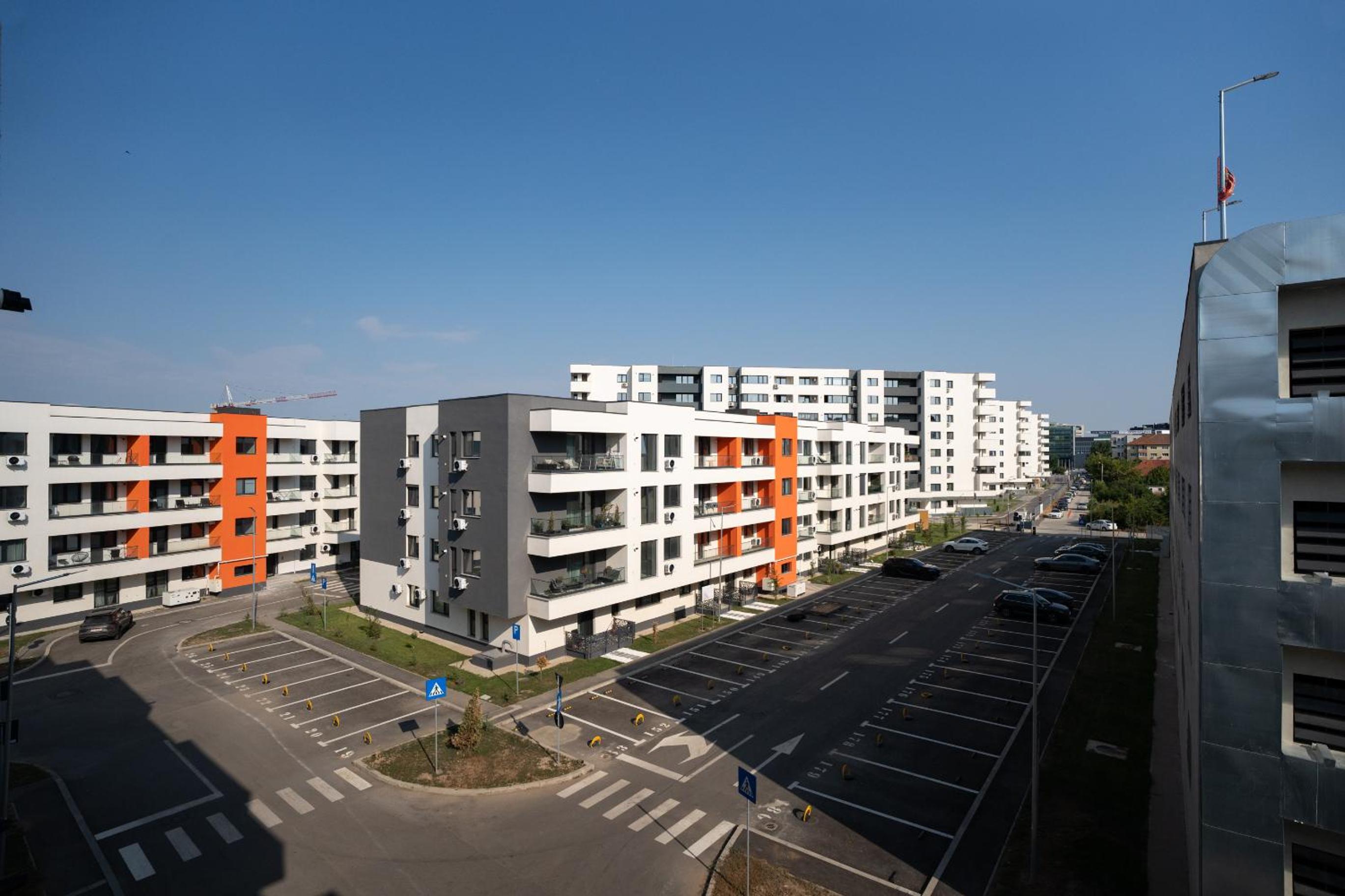 The Minimalist Retreat by Blvd 44B8 - Contemporary, Comfortable Stay