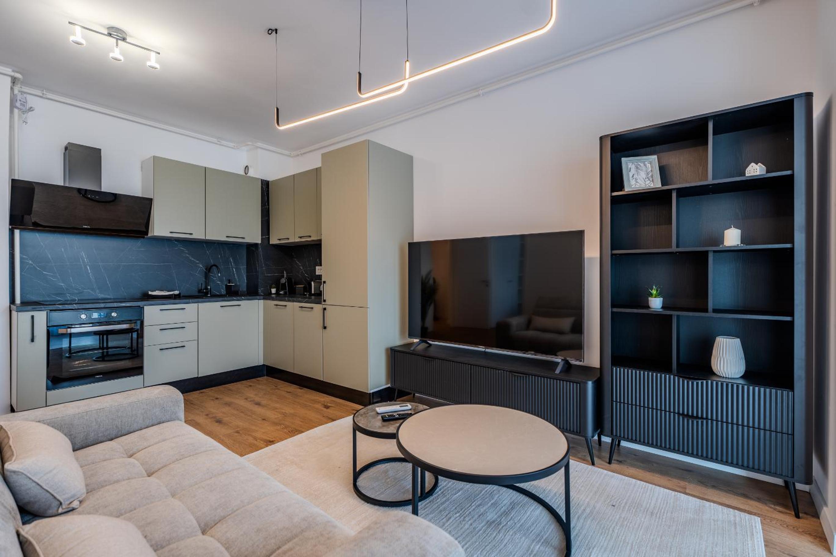The Minimalist Retreat by Blvd 44B8 - Contemporary, Comfortable Stay