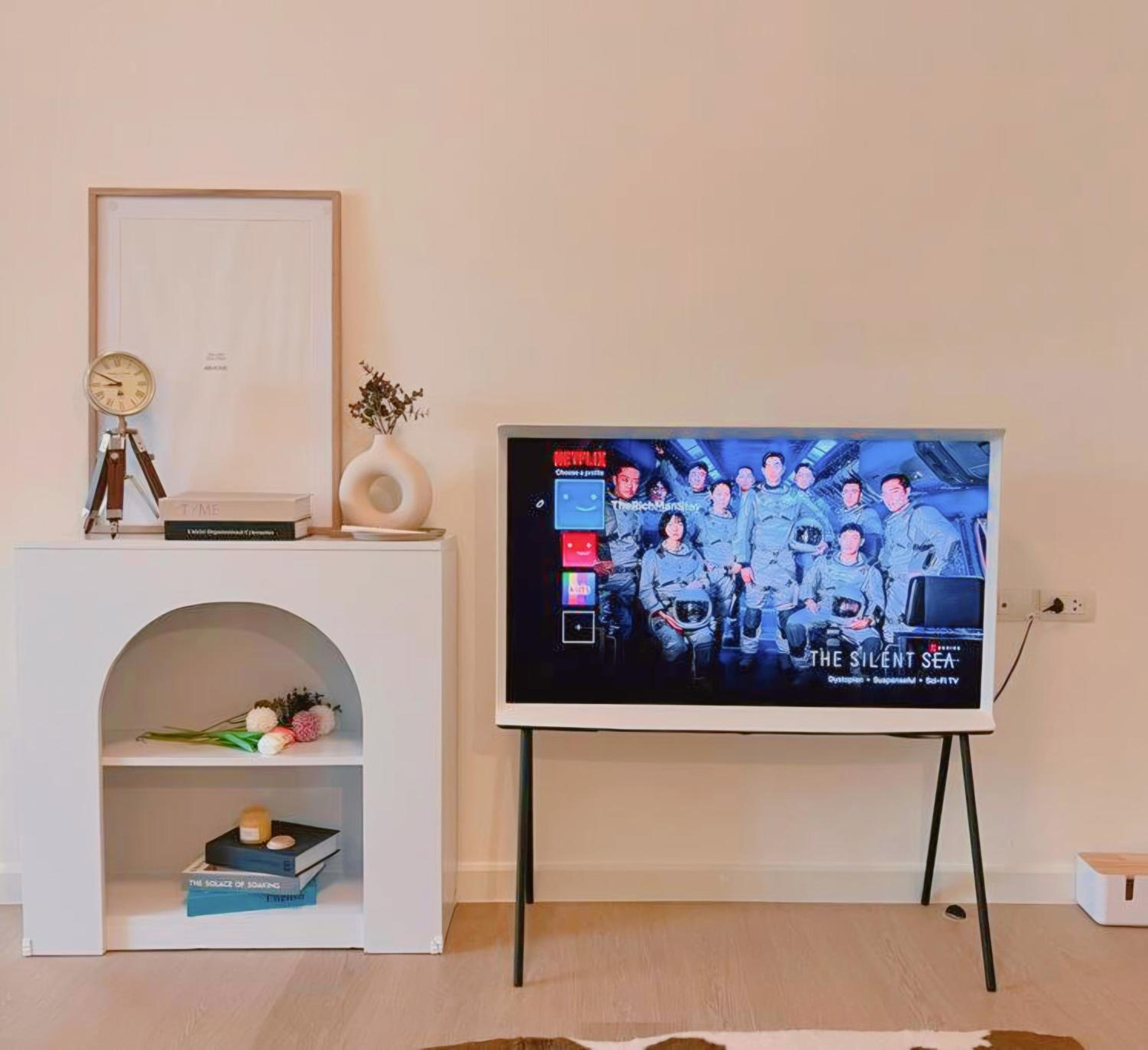 Minimalist Oasis - Monthly Stay Near Airport, Local Gems & Mall - Minimum Stay 28 Days