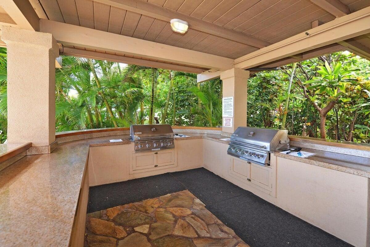 Paki Maui 207 · PM 207 BeachFront 1BD w Ocean View