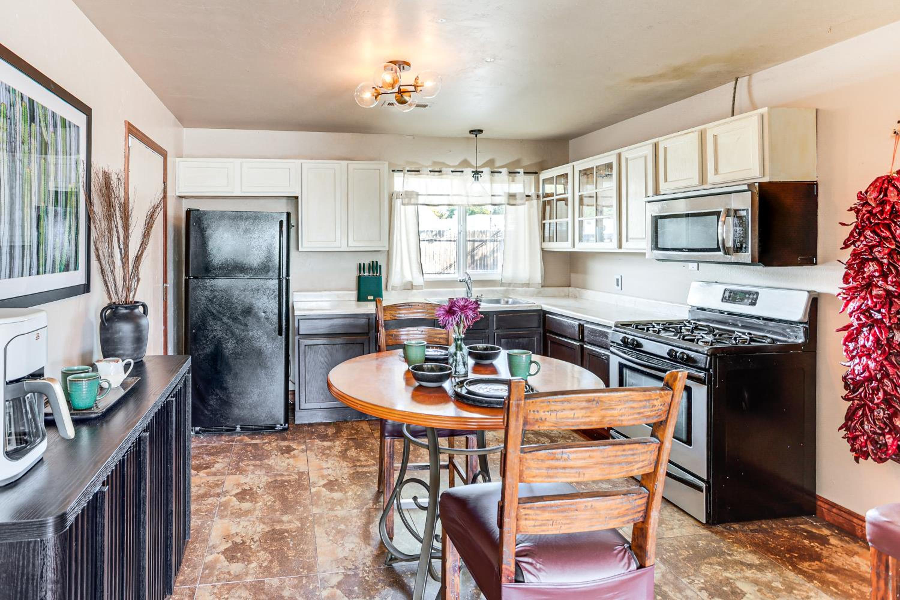 Hike and Golf Farmington Home 1 Mi to Animas River!