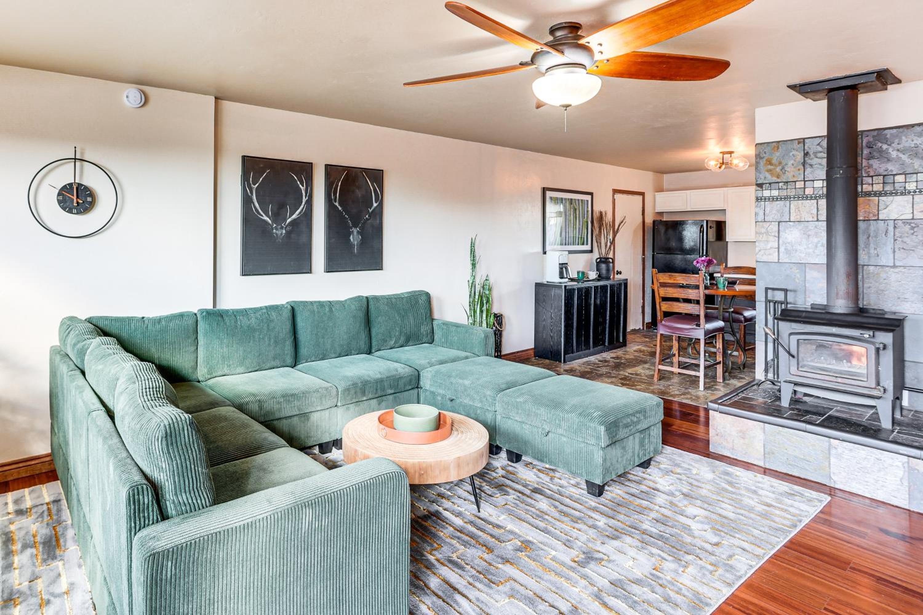 Hike and Golf Farmington Home 1 Mi to Animas River!