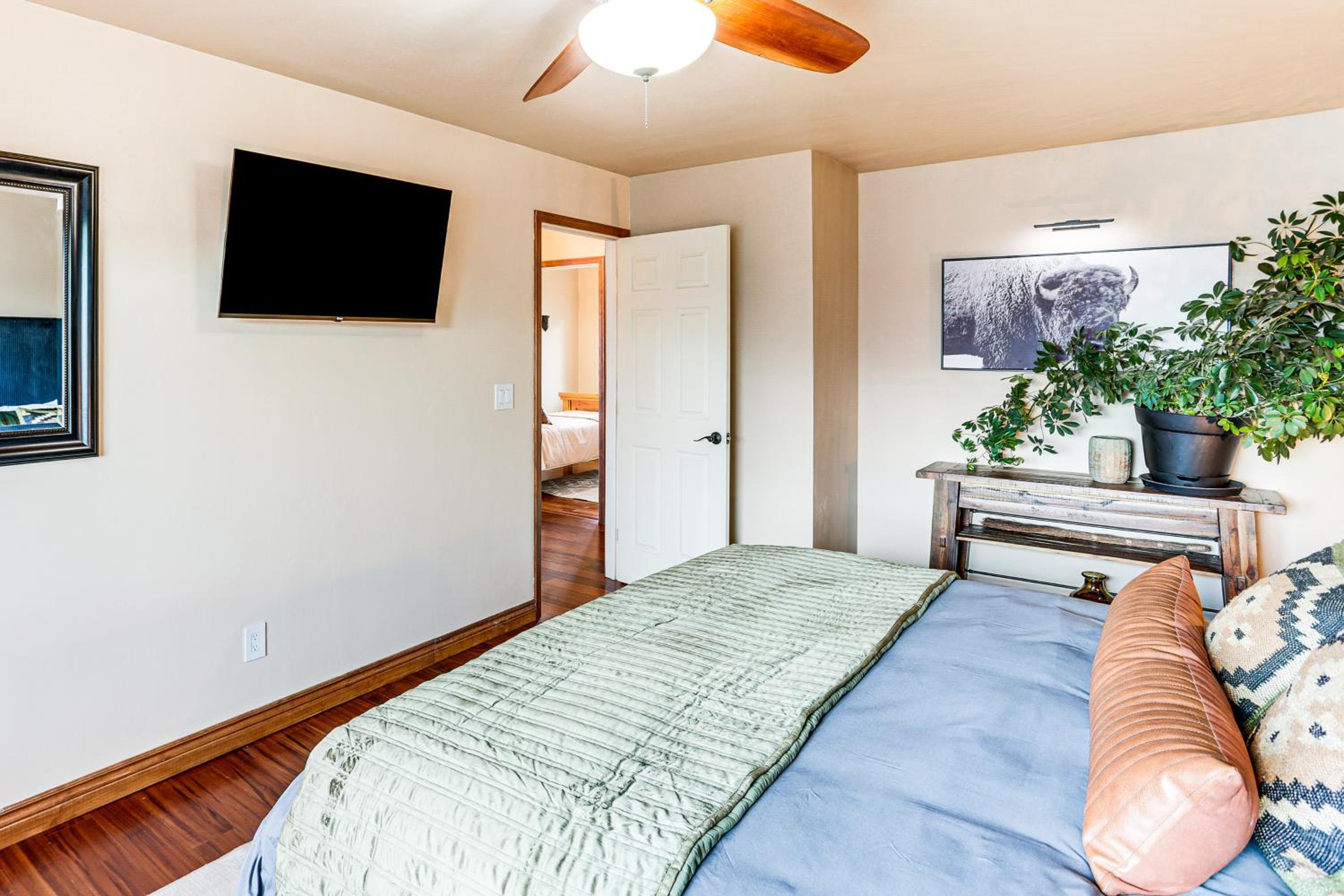 Hike and Golf Farmington Home 1 Mi to Animas River!