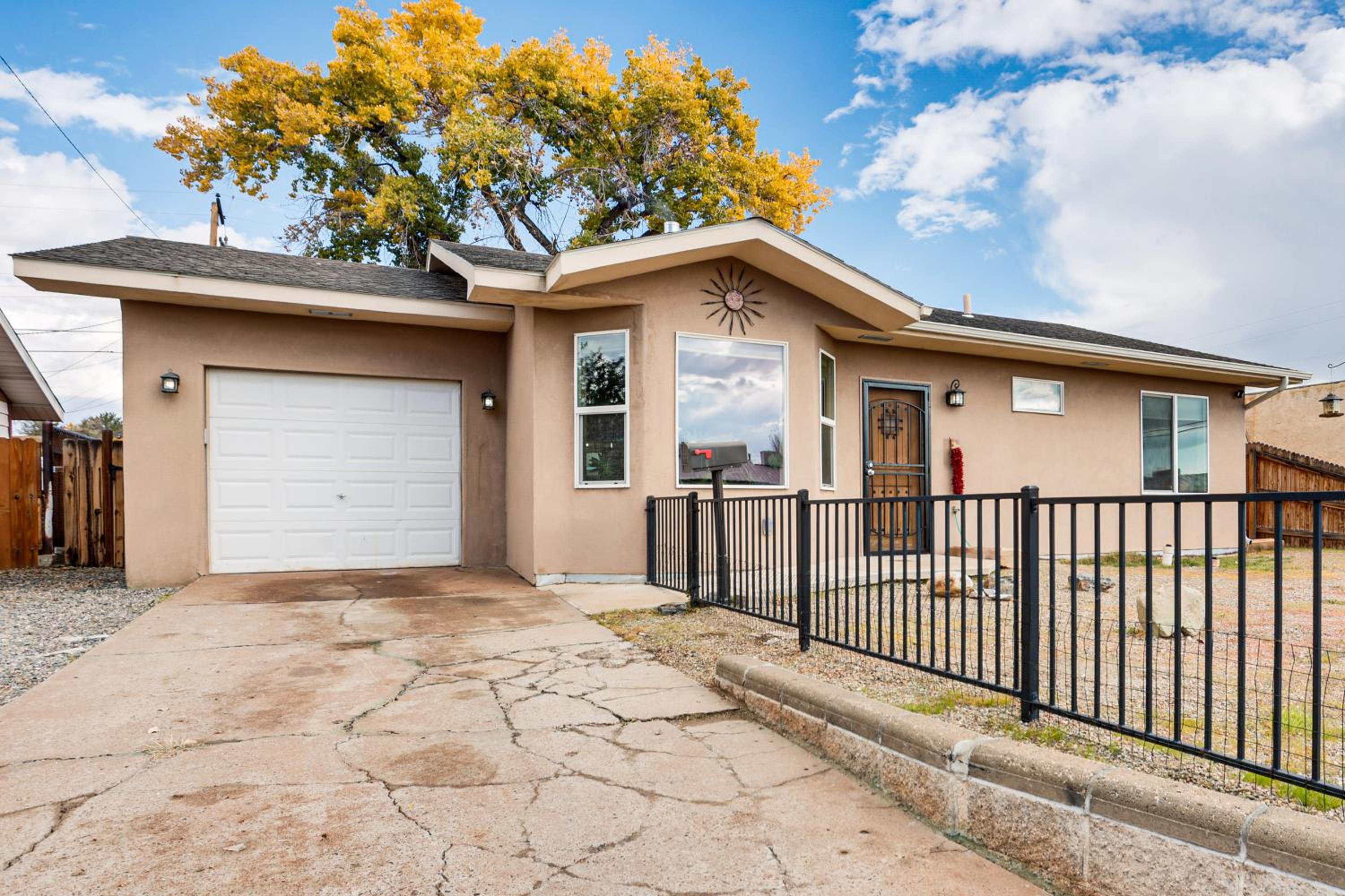 Hike and Golf Farmington Home 1 Mi to Animas River!