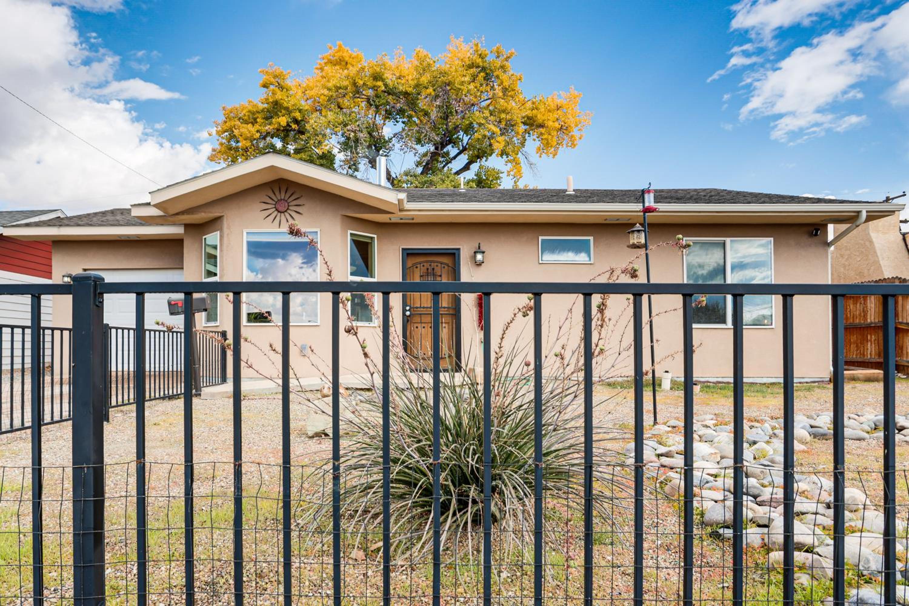 Hike and Golf Farmington Home 1 Mi to Animas River!