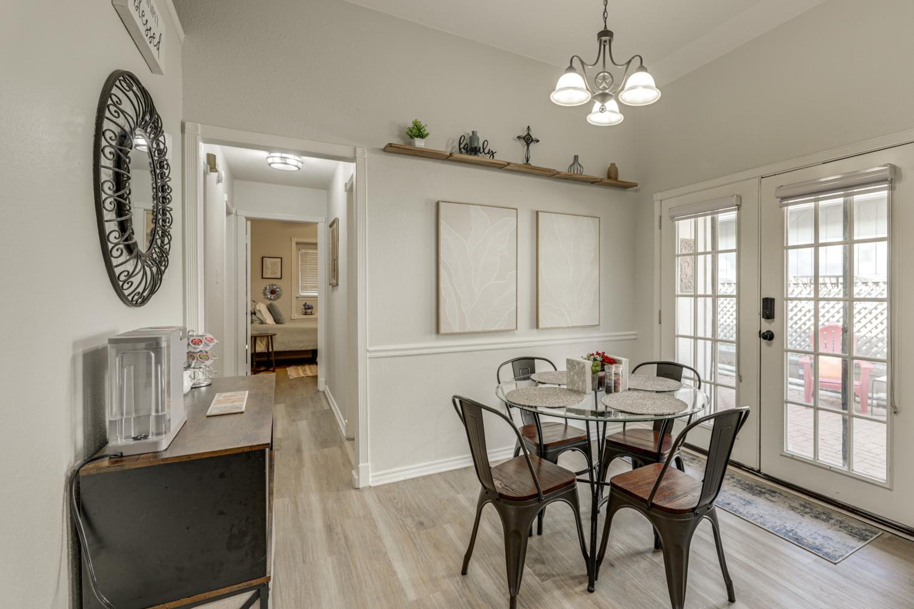 2 Mi to Dtwn! Modern Round Rock Oasis with Patio