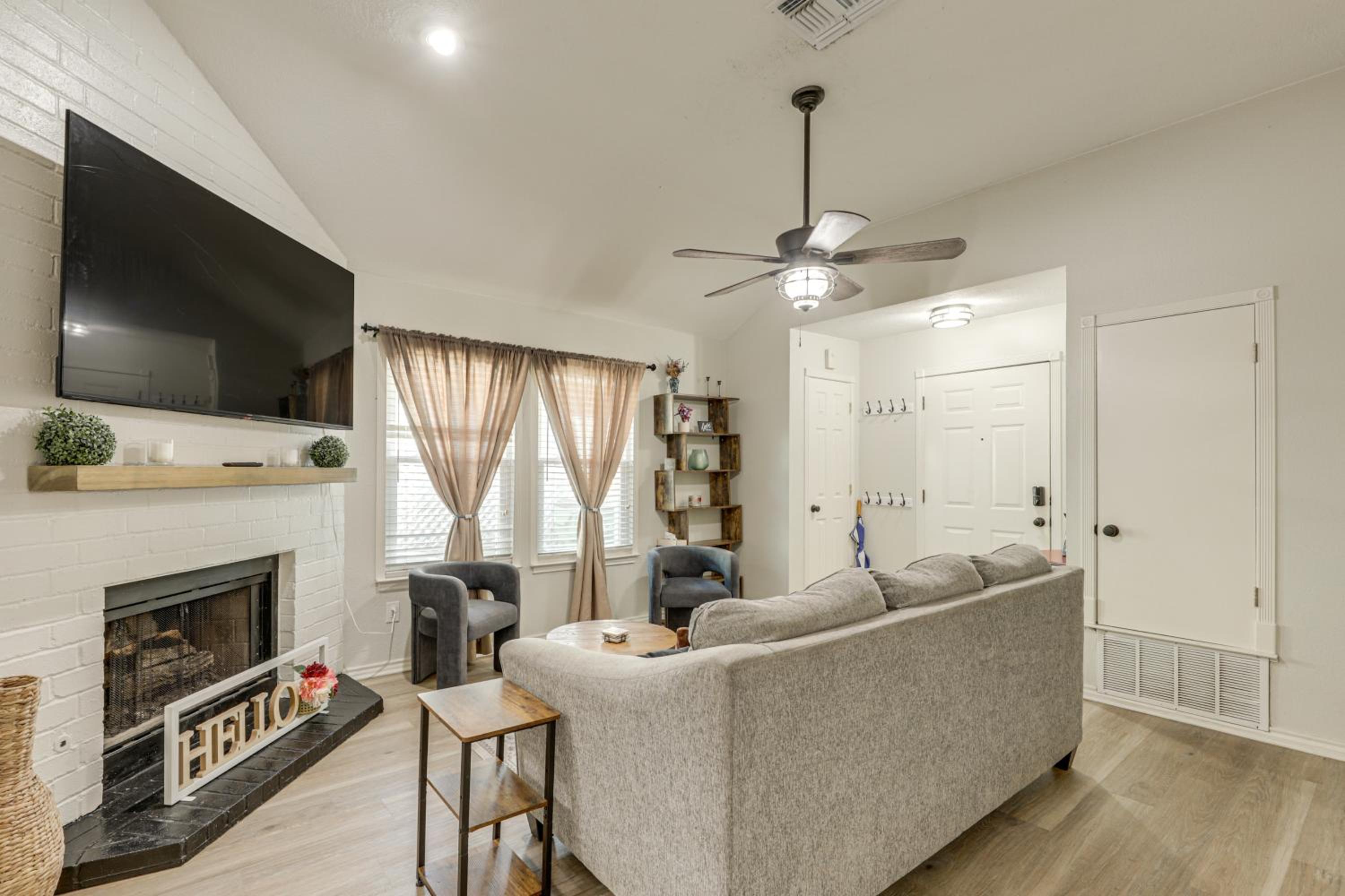 2 Mi to Dtwn! Modern Round Rock Oasis with Patio