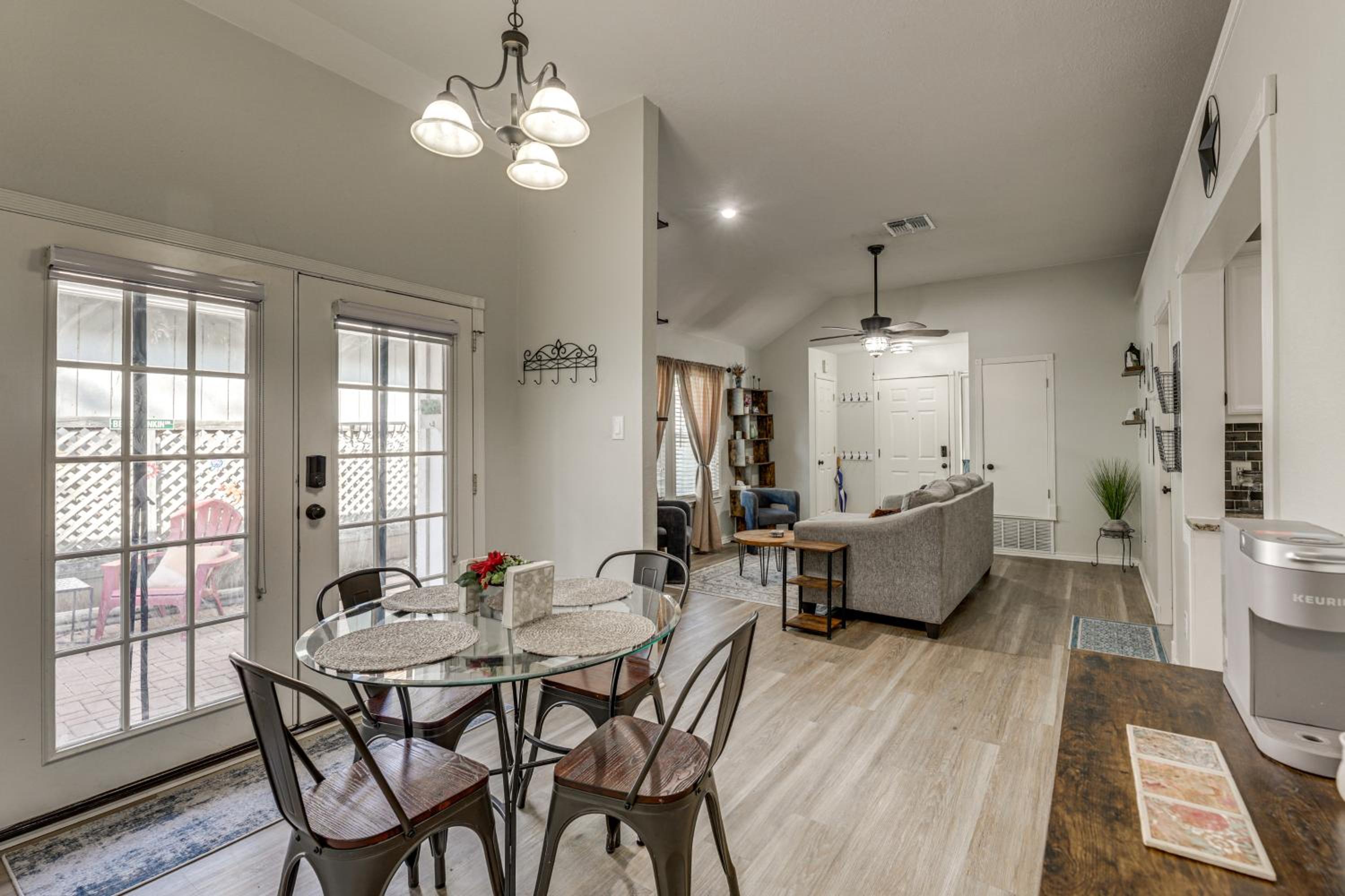 2 Mi to Dtwn! Modern Round Rock Oasis with Patio