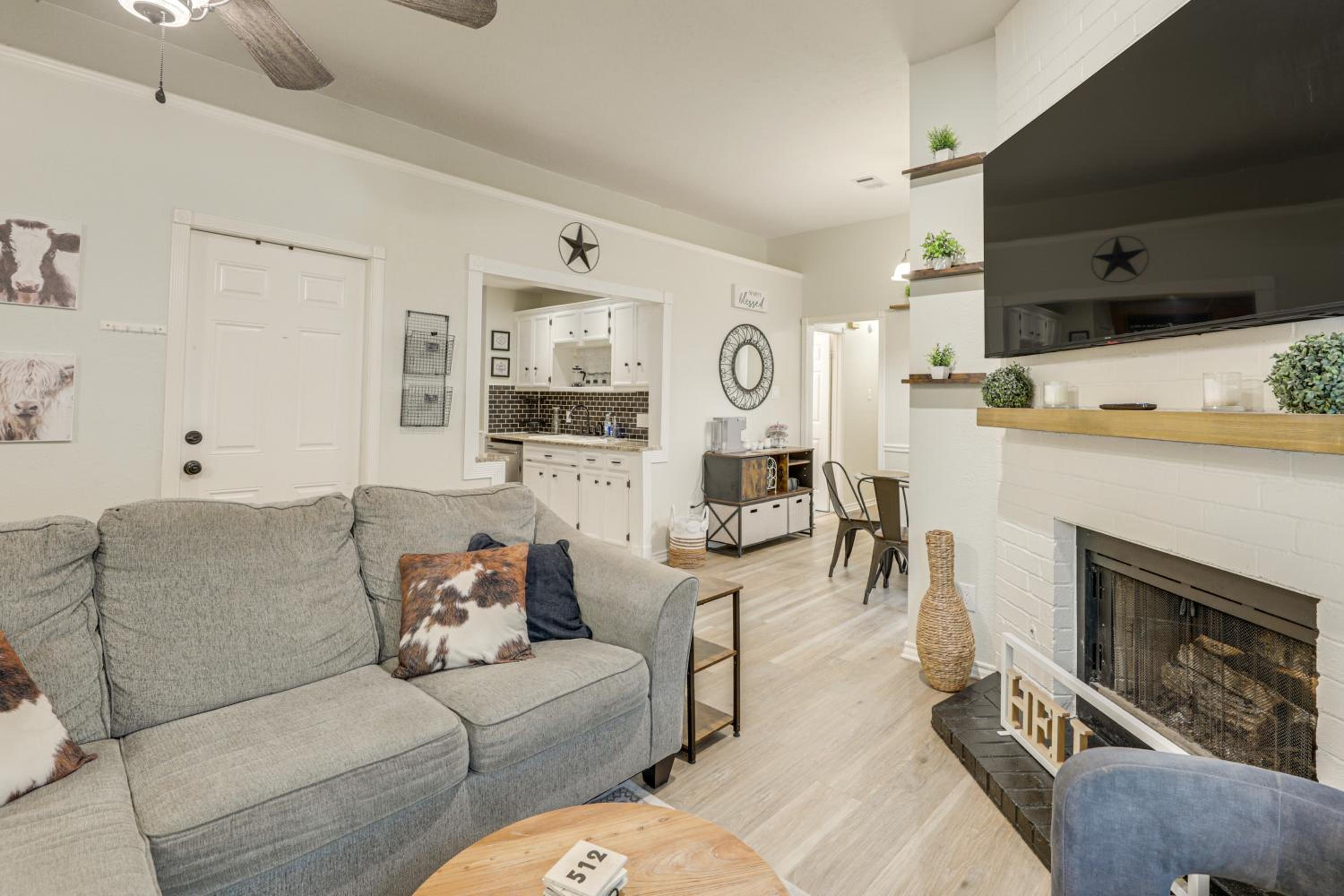 2 Mi to Dtwn! Modern Round Rock Oasis with Patio