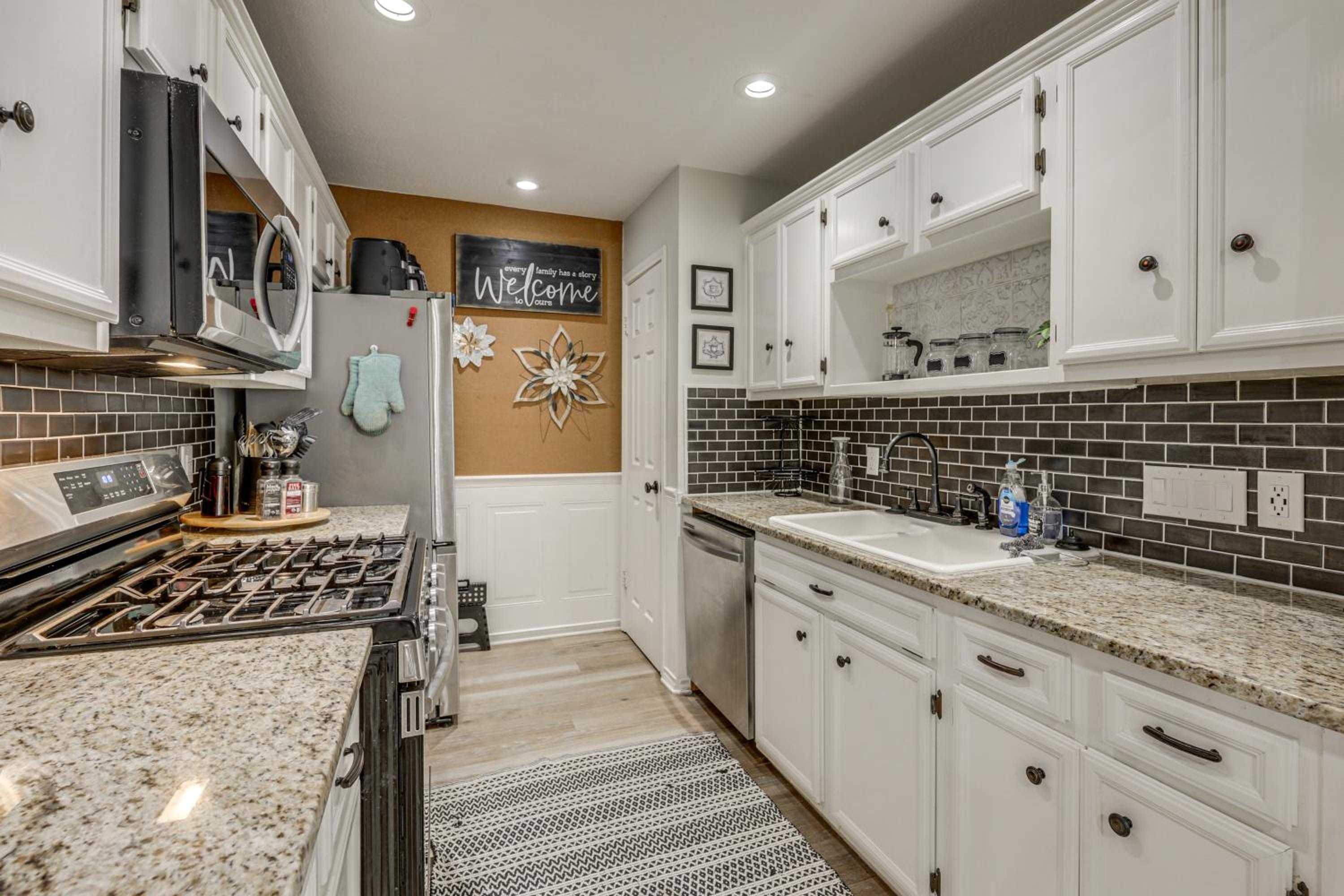 2 Mi to Dtwn! Modern Round Rock Oasis with Patio