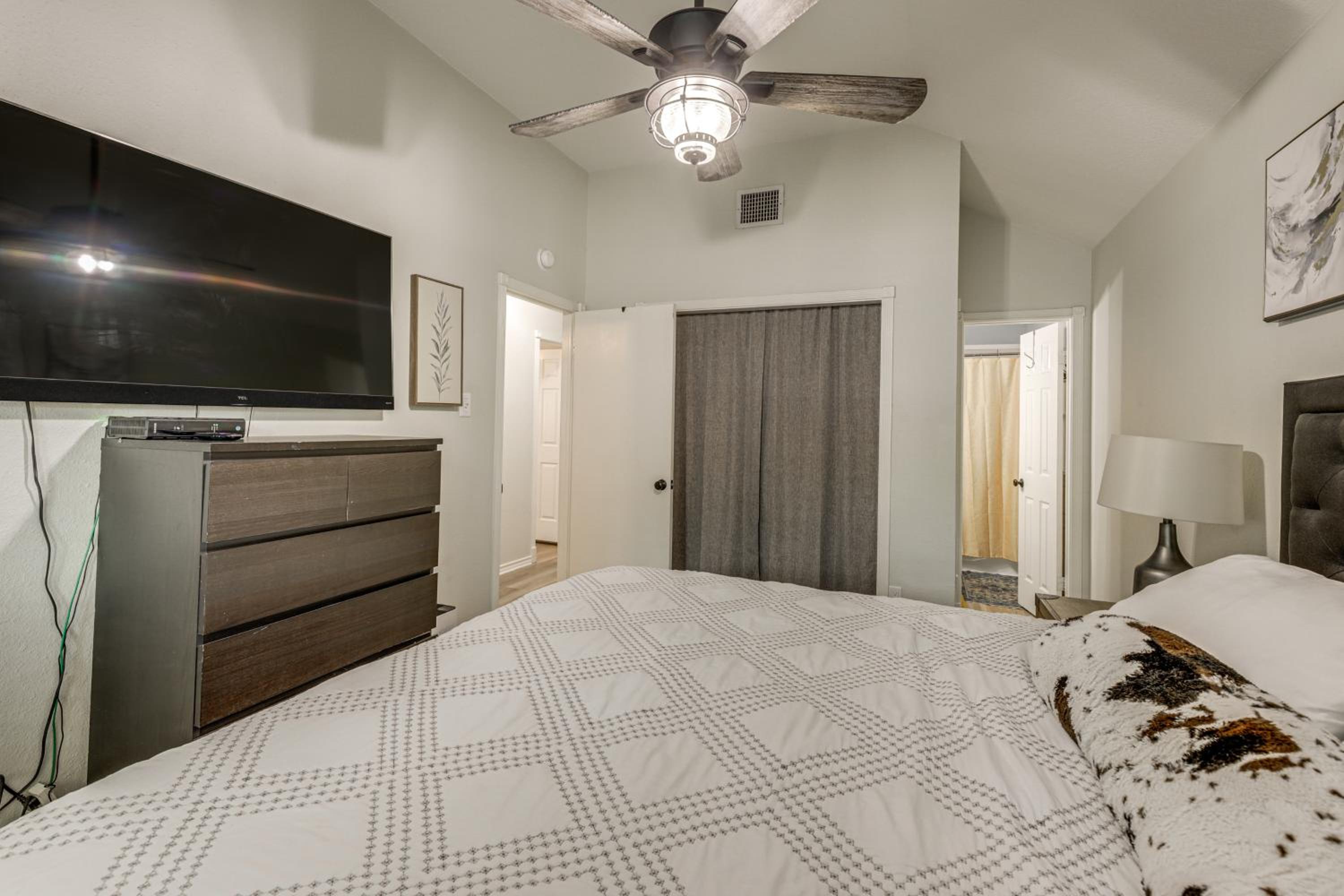 2 Mi to Dtwn! Modern Round Rock Oasis with Patio