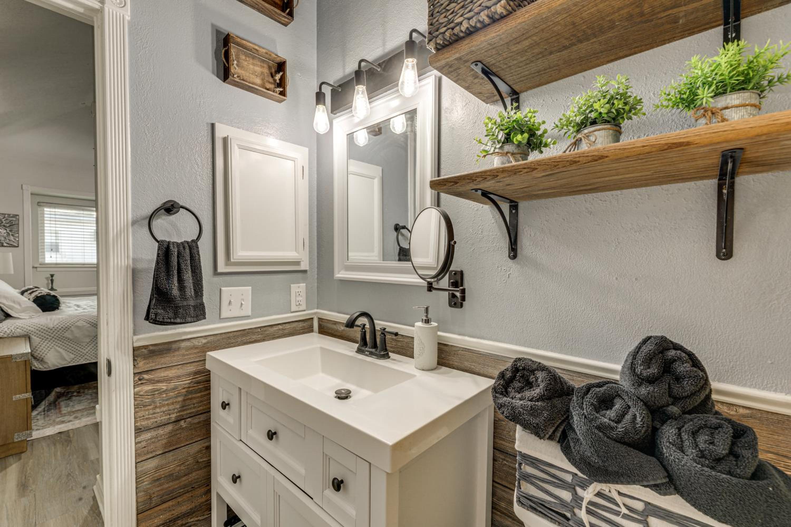 2 Mi to Dtwn! Modern Round Rock Oasis with Patio