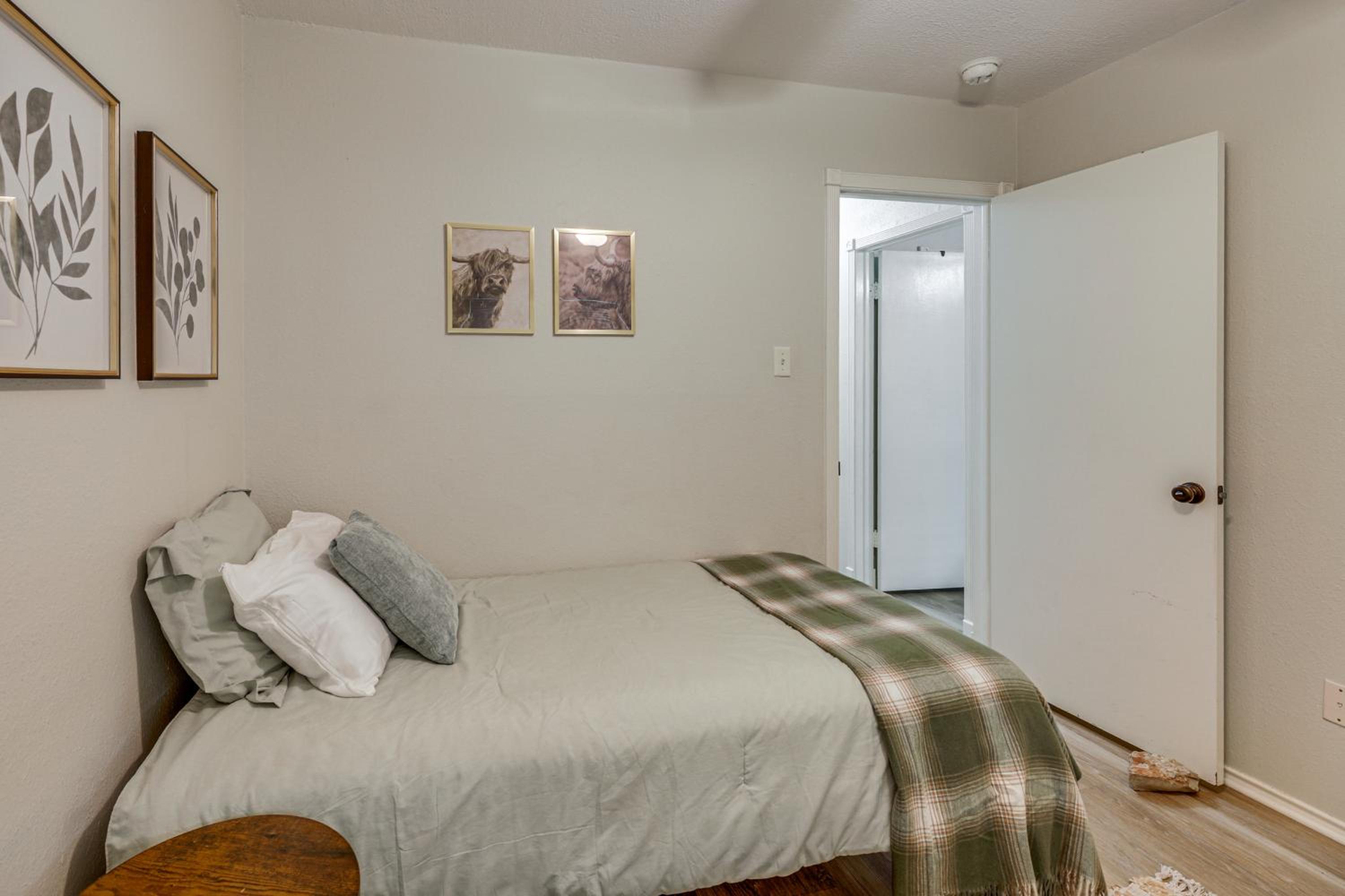 2 Mi to Dtwn! Modern Round Rock Oasis with Patio