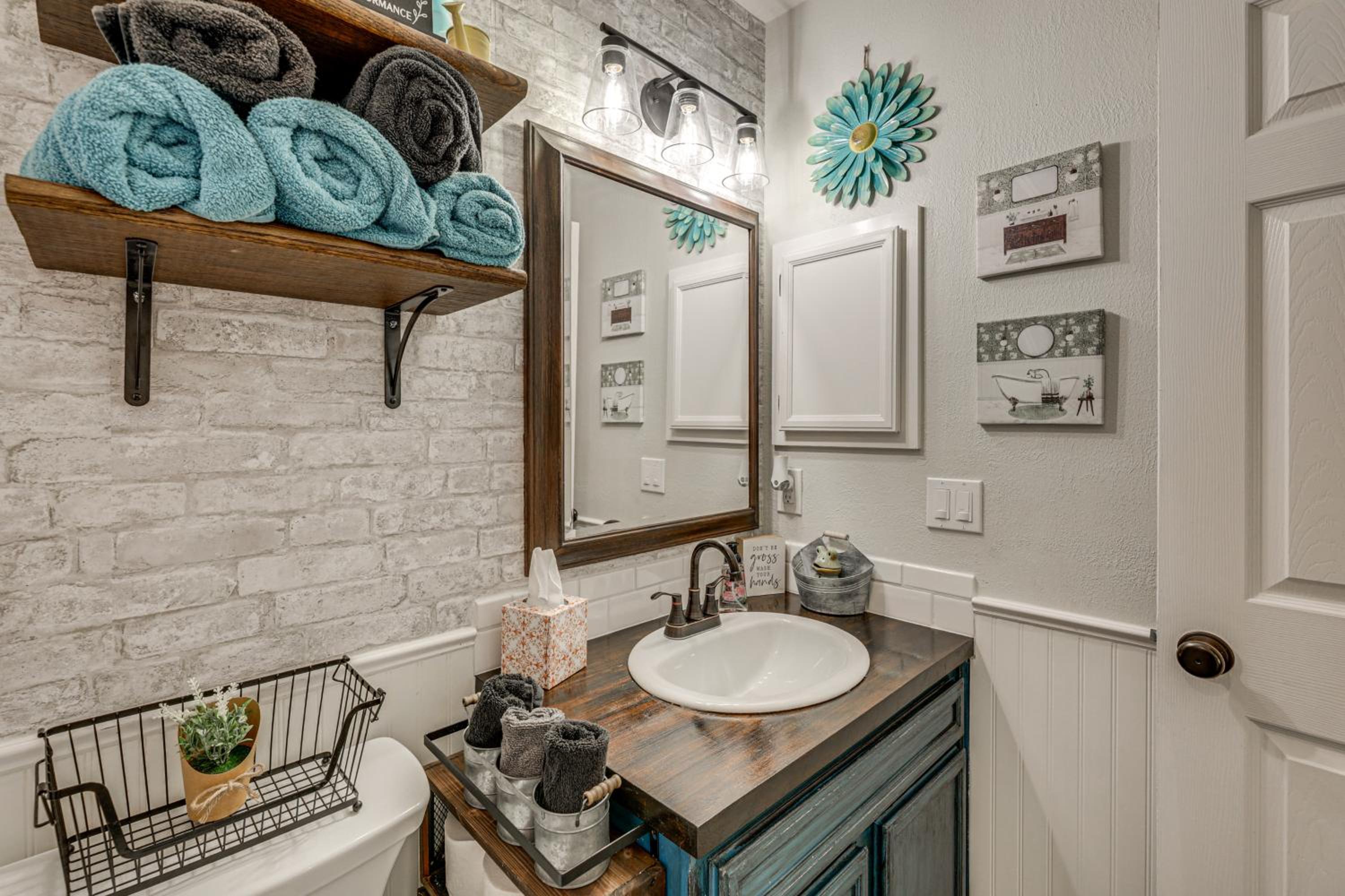 2 Mi to Dtwn! Modern Round Rock Oasis with Patio