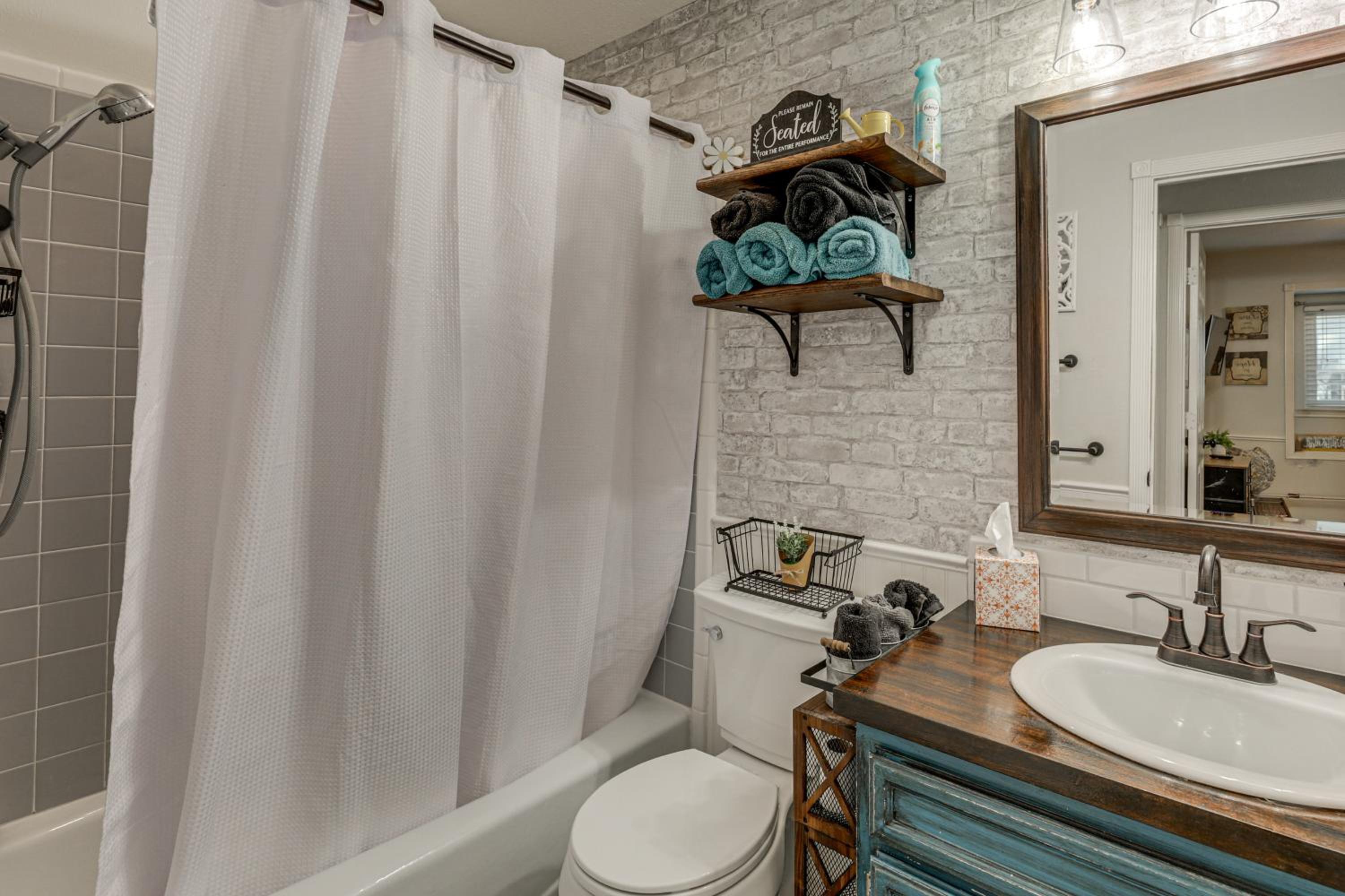 2 Mi to Dtwn! Modern Round Rock Oasis with Patio