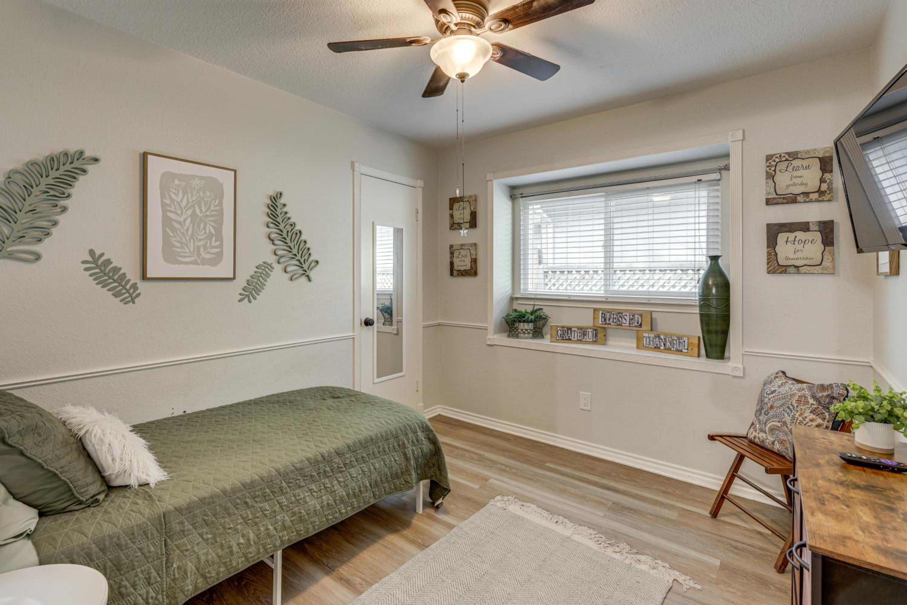 2 Mi to Dtwn! Modern Round Rock Oasis with Patio