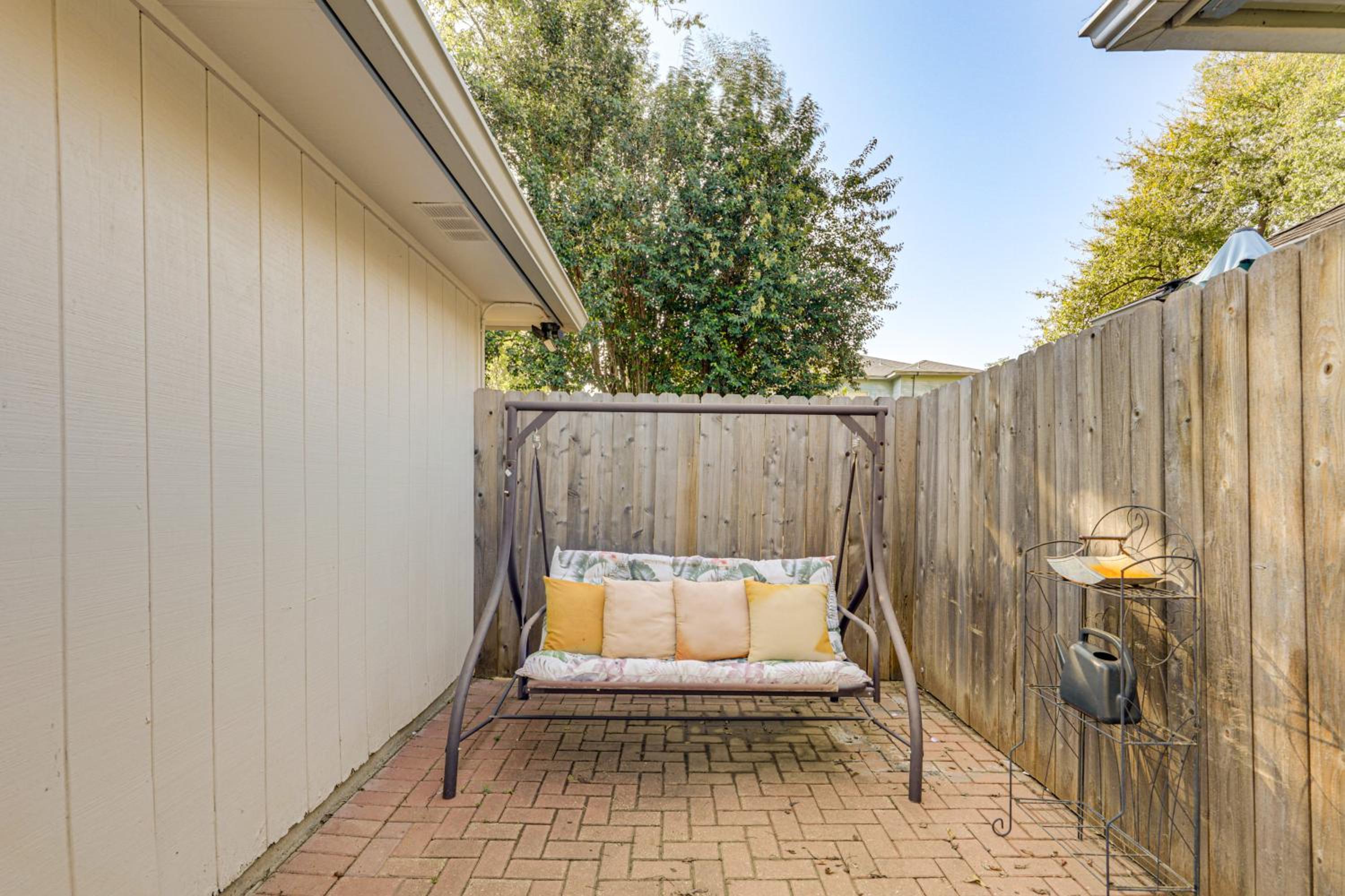 2 Mi to Dtwn! Modern Round Rock Oasis with Patio