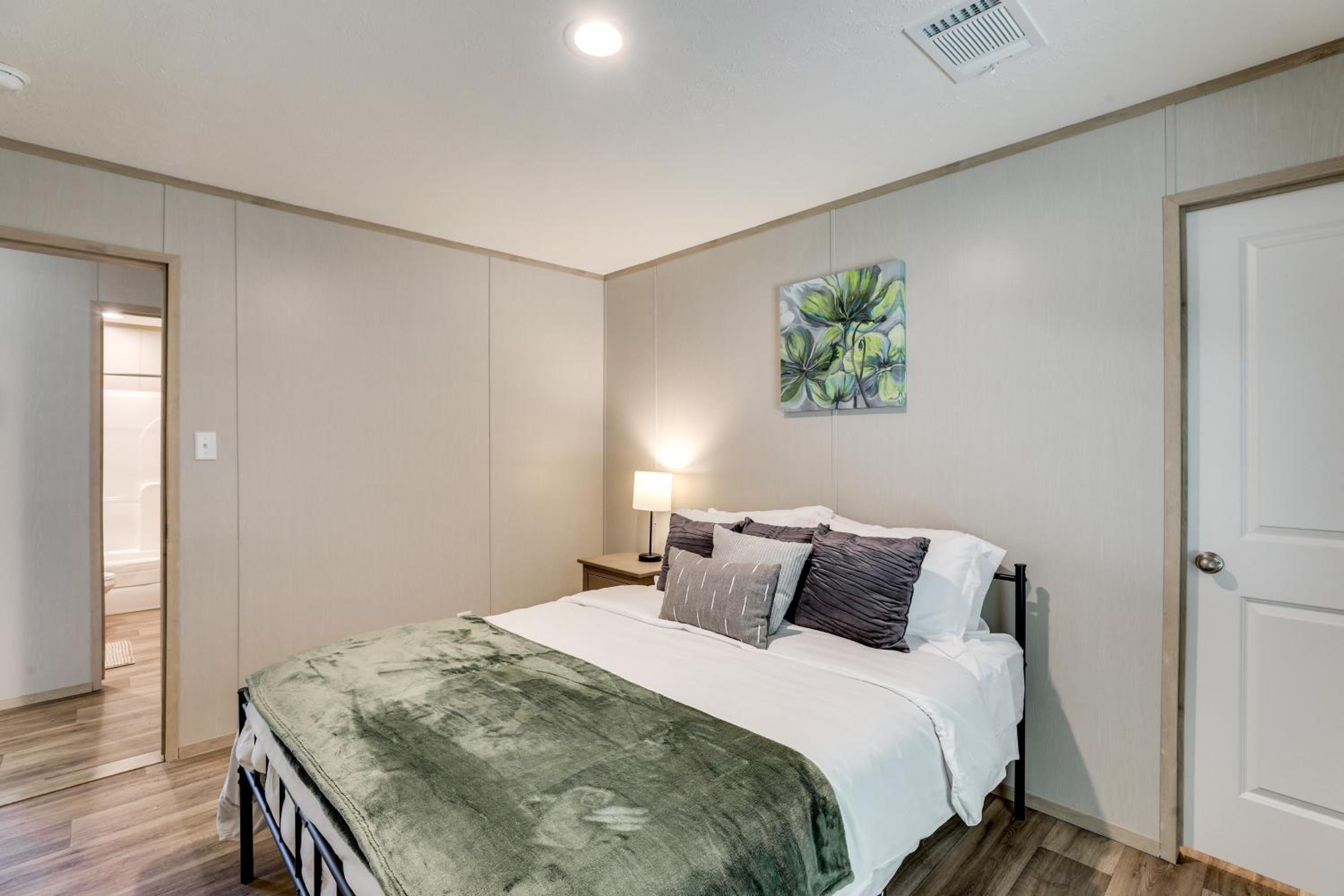 Hunt, Fish and Relax Rural Retreat in Green Pond