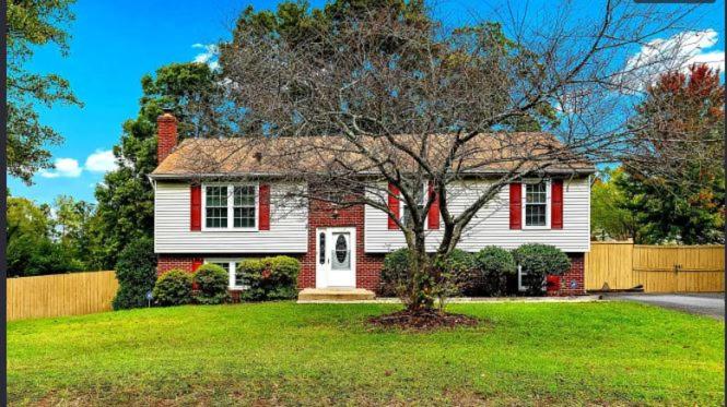 3bed and 2bath with big backyard quantico Stafford VA home