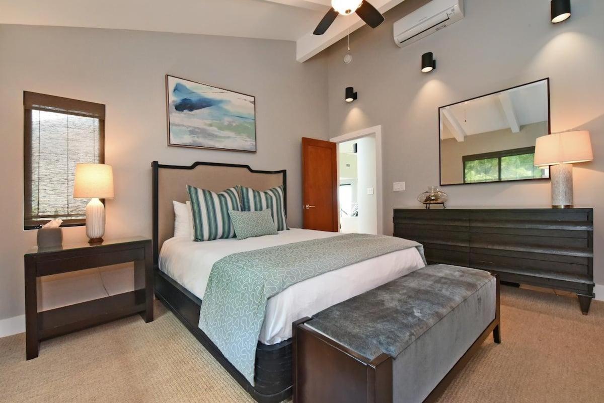 Hale Nui · HALE NUI Luxury Retreat 5BD w Private Pool Hot Tub