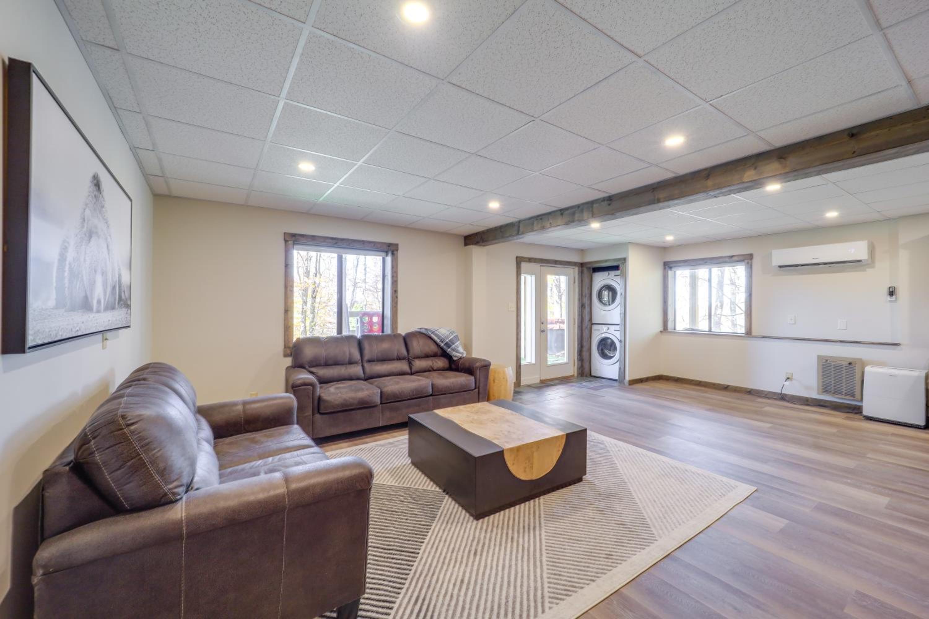 2 Mi to Beech Mtn Resort Family Home with Hot Tub!