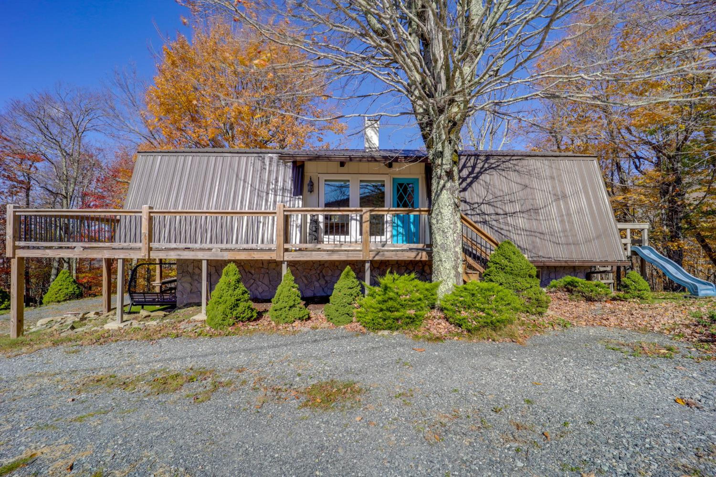 2 Mi to Beech Mtn Resort Family Home with Hot Tub!