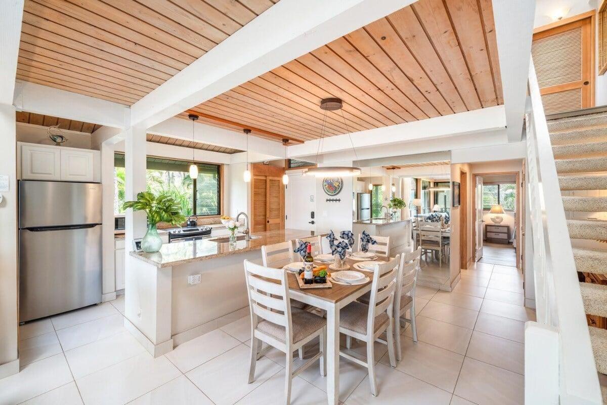 Kahana Village 17 · KHV 17 Spacious 2BD Condo w Oceanviews and S