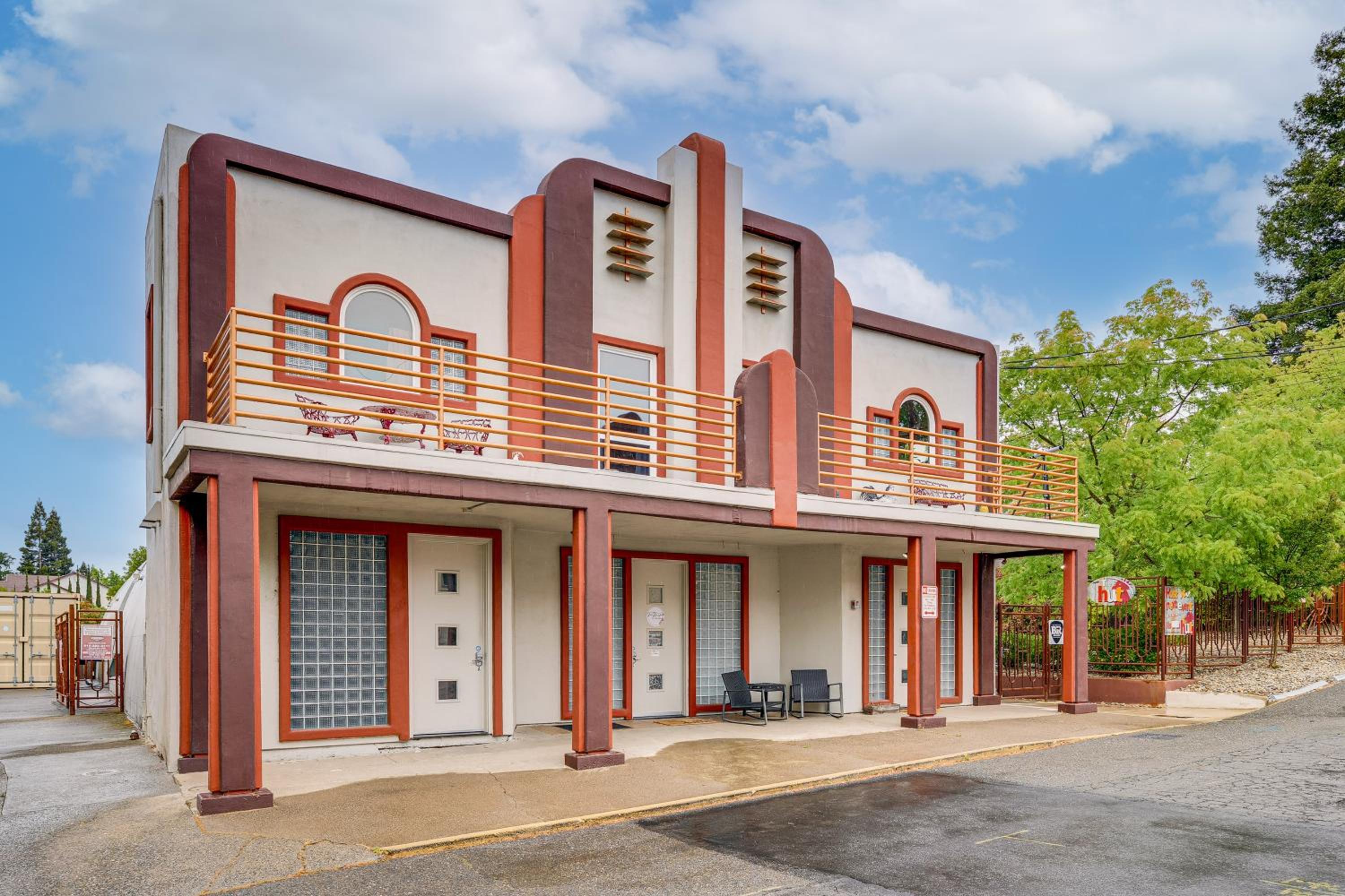 Easily Explore Fair Oaks Village! Unique Condo