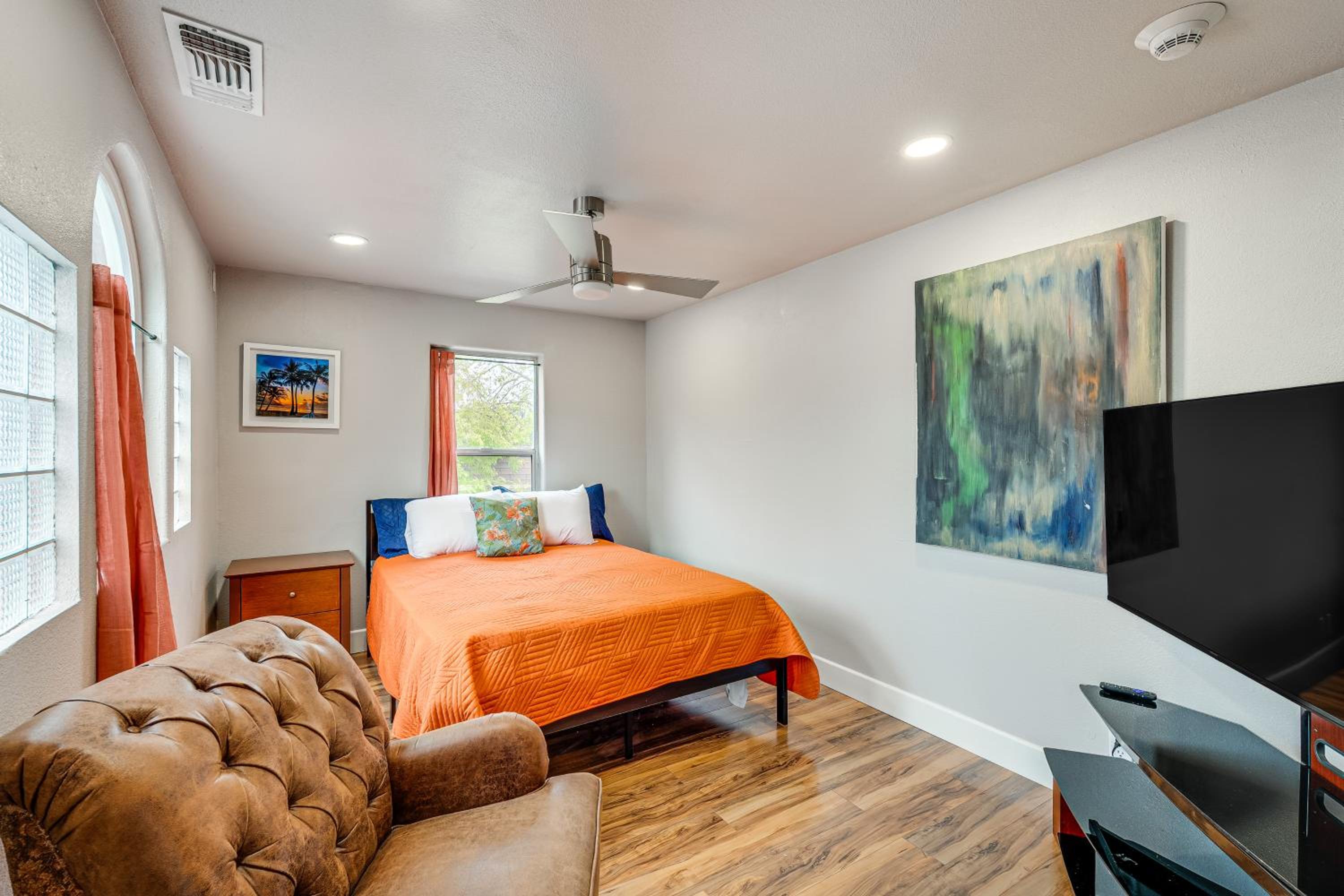 Easily Explore Fair Oaks Village! Unique Condo