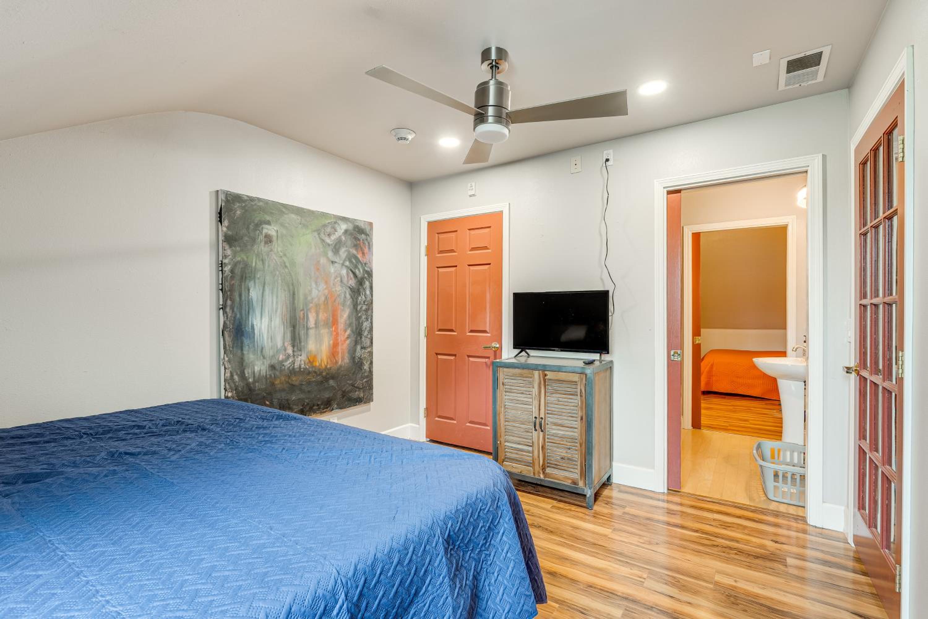 Easily Explore Fair Oaks Village! Unique Condo