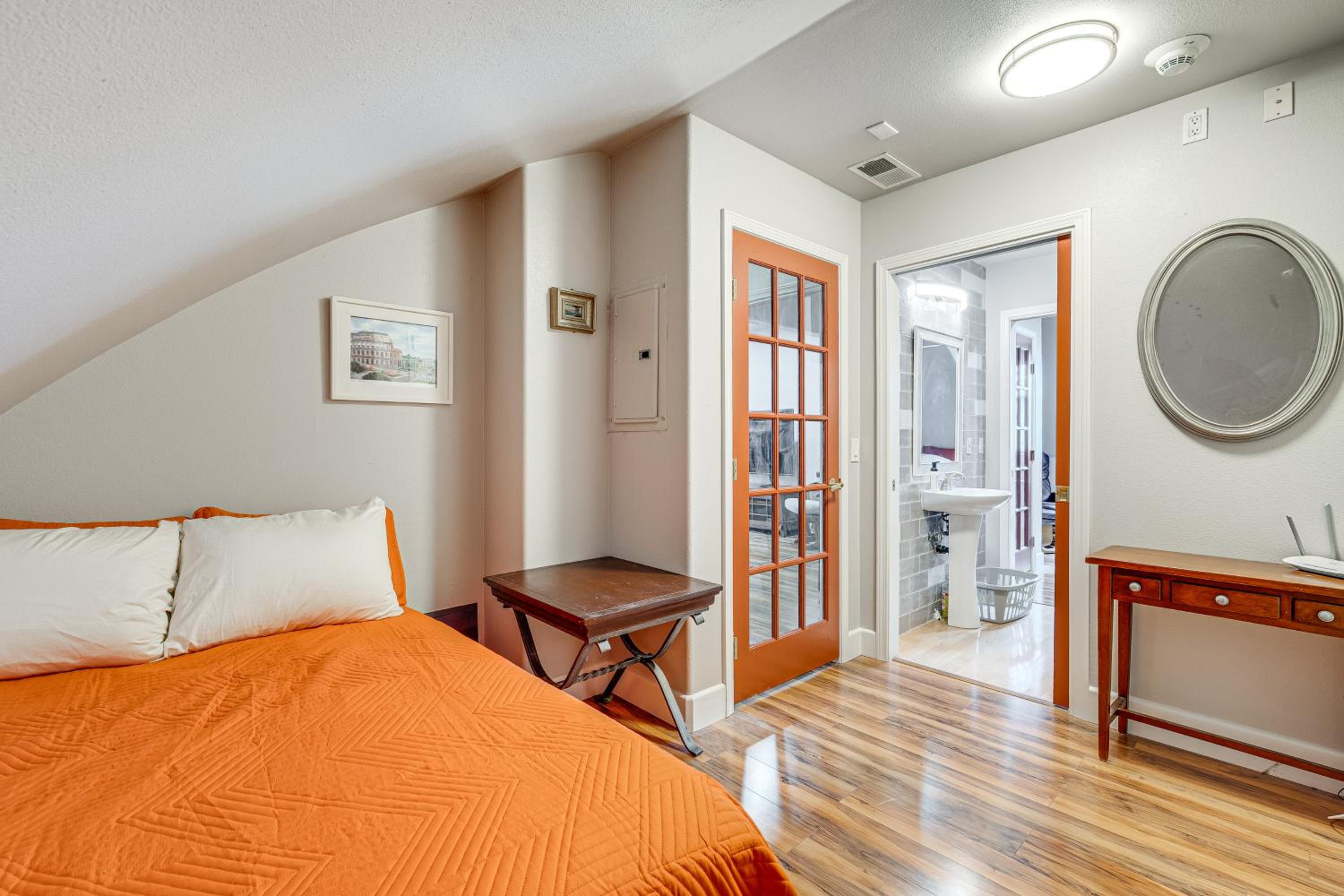 Easily Explore Fair Oaks Village! Unique Condo